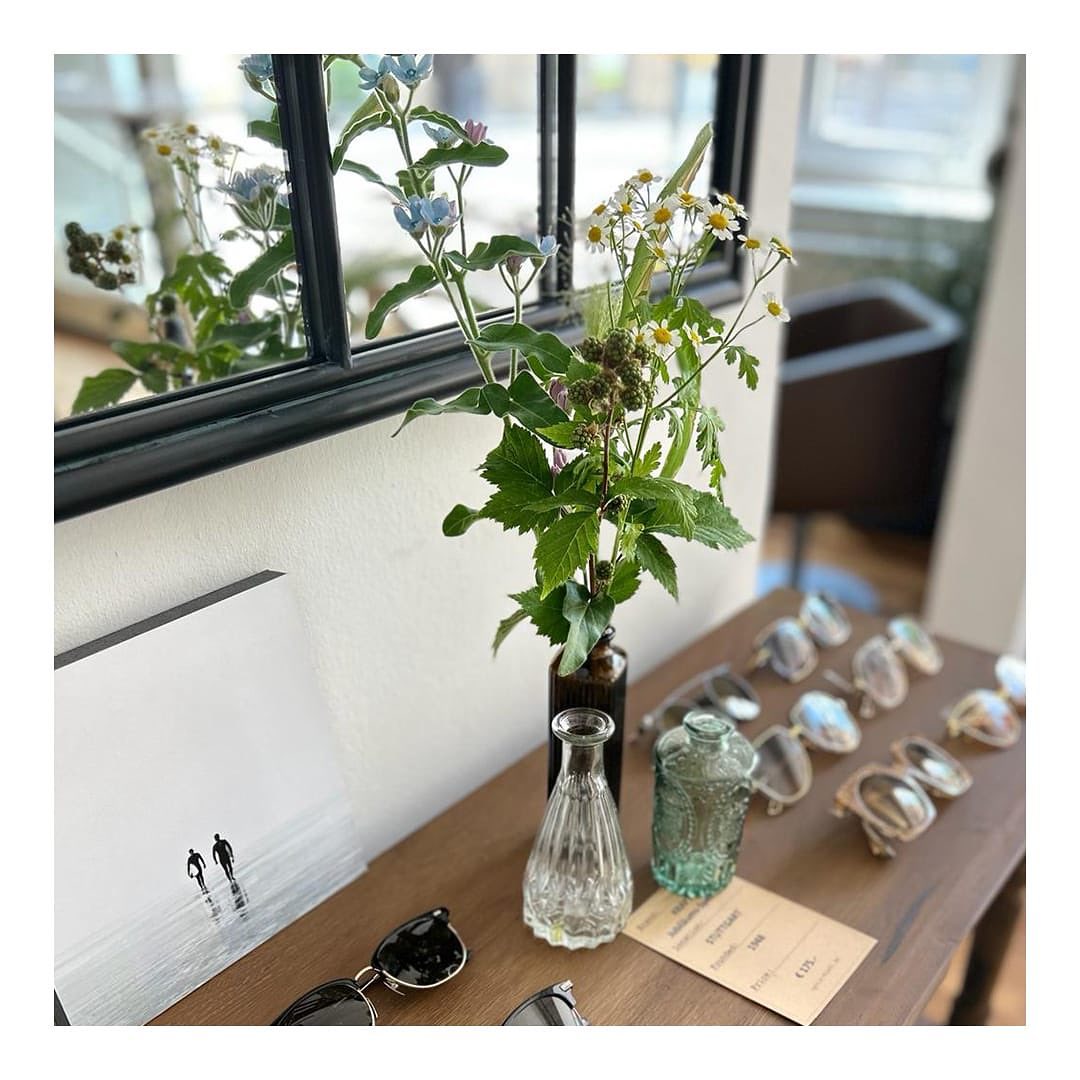 Wir feiern 75 Jahre Kraft-Augenoptik. In unserem Jubiläums Pop-Up am Hölderlinplatz findet Ihr jede Menge super Angebote zum Jubiläums-Preis. Erfrischung inklusive.