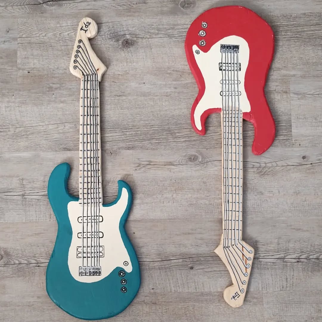 Baby #2's Luftgitarre😁😎
Hallo, ich hab die letzten Tage ein kleines Projekt fertig gestellt, ich habe, wie damals für meinen Sohn, diesmal für meine Tochter zum ersten Geburtstag eine Luftgitarre aus Holz gebastelt.
Die familieneigene Band wächst... 🤭
LG mofliz
#luftgitarre #airguitar #mofliz #woodwork #holz #basteln #woodinstrument #holzinstrumente #diy #holzspielzeug #selbstgemacht
Alles Gute zum Geburtstag kleine Maus😘