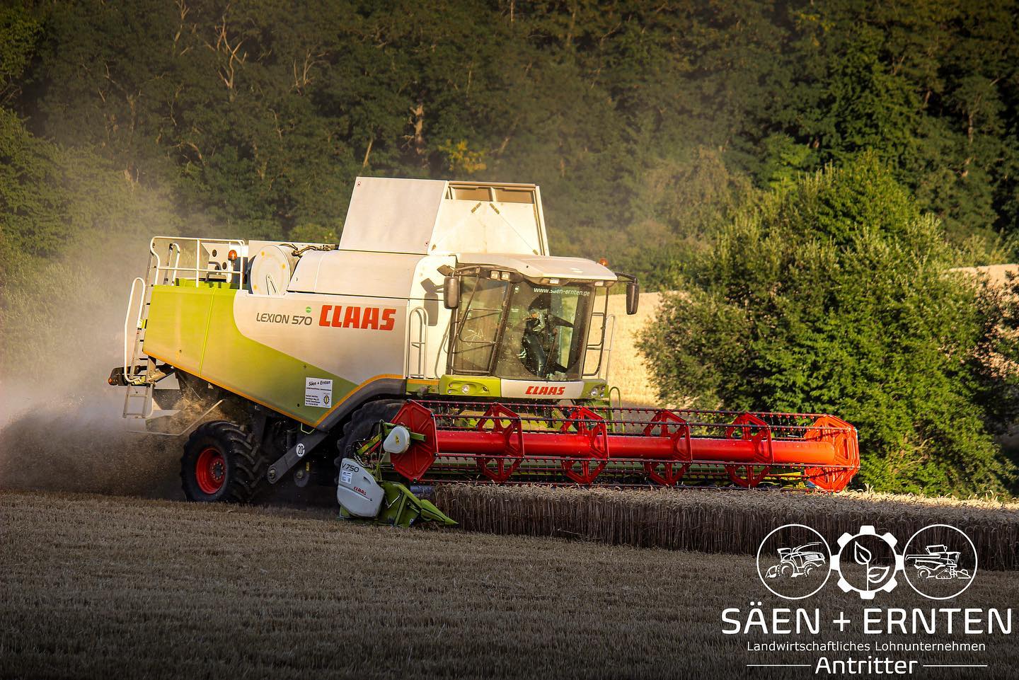 Guten Start ins Wochenende 🌾🚜
.
.
.
.
.
.
.
.
.
.
.
.
.
#dreschen #ernte #lohnunternehmen #badenwürttemberg #landwirtschaft #landwirtschaftistleidenschaft #füreuchgemeinsamstark #deutschland #2023 #bawü #kraichgau #claas #claaslexion #claaslexion570 #oldclaas #claasdeutschland #weizen #sommer #sommer2023
#vollgas #zifix #knallgas #1000zapfwellevollepulle #foryou