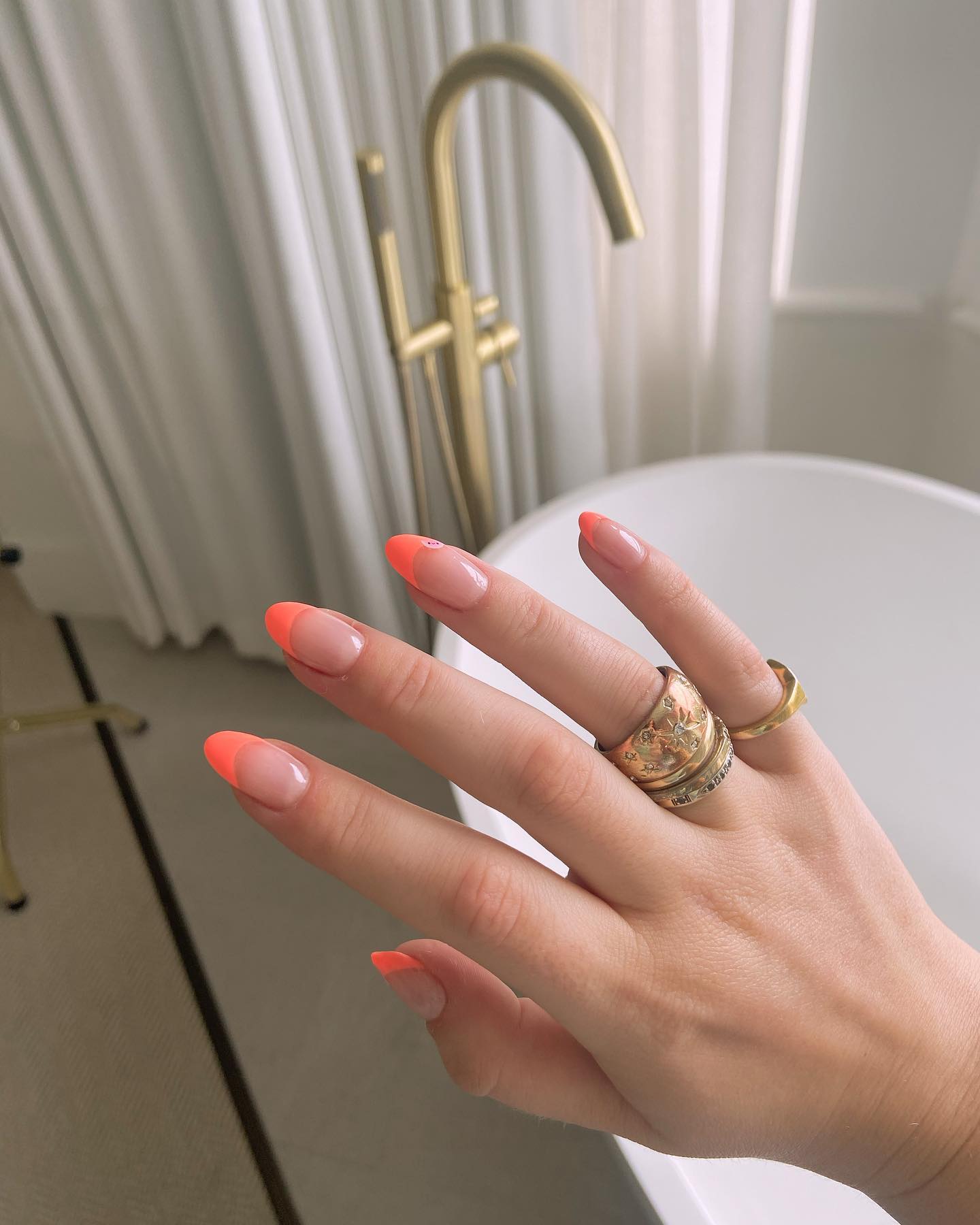 I’ve worn this shade constantly for the past 6 weeks and still not bored of it.
🧡 @the_gelbottle_inc Vacay
Spot the teeny @ciatelondon 🍉 nail sticker
