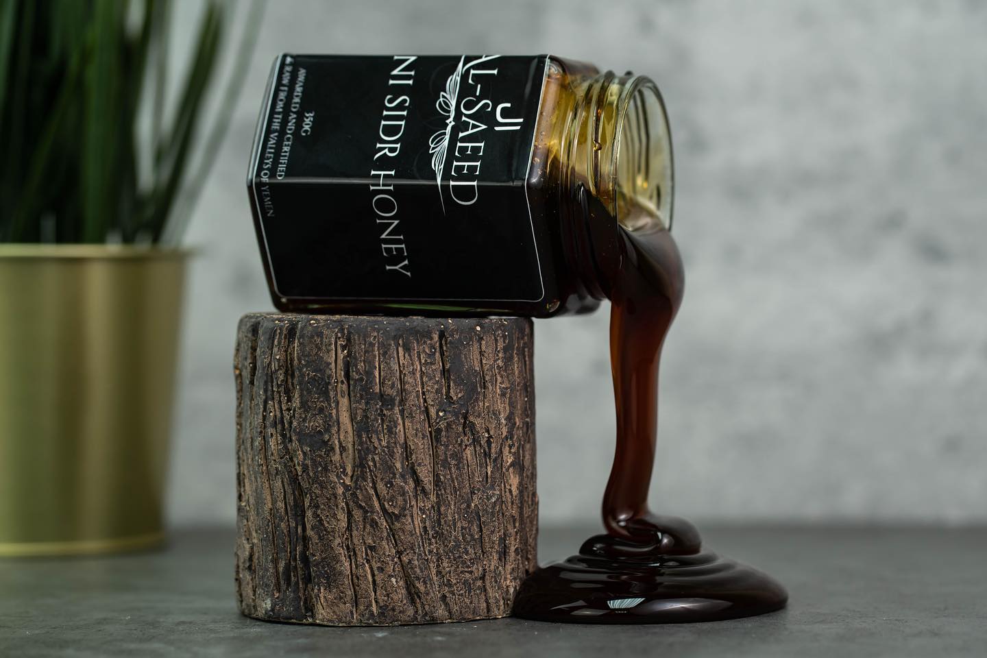 Looks Like We Have A Sticky Situation šÆšš«£
.
.
.
.
.
#alsaeedco #yemenisidrhoney #yemenihoney #organichoney #gym #healthy #immunityboost #energy #food #organic #skin