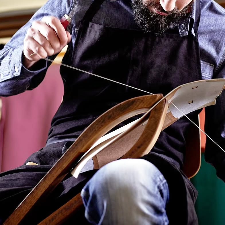 "Dans les métiers d'art, l'excellence ne peut être atteinte sans passion".
David Hanna
#prouesbydavidhanna #artisan #savoirfaireartisanal #passion #art #creative #metiersdart #love #photography #leather #meilleurouvrierdefrance