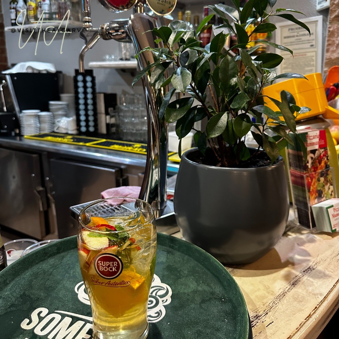 Sipping on the sweet vibes of summer with every delicious drop of this beachside sangria! 🍹🏖️ ⎮ #BeachsideBliss #SummerSangria #BeachBumming