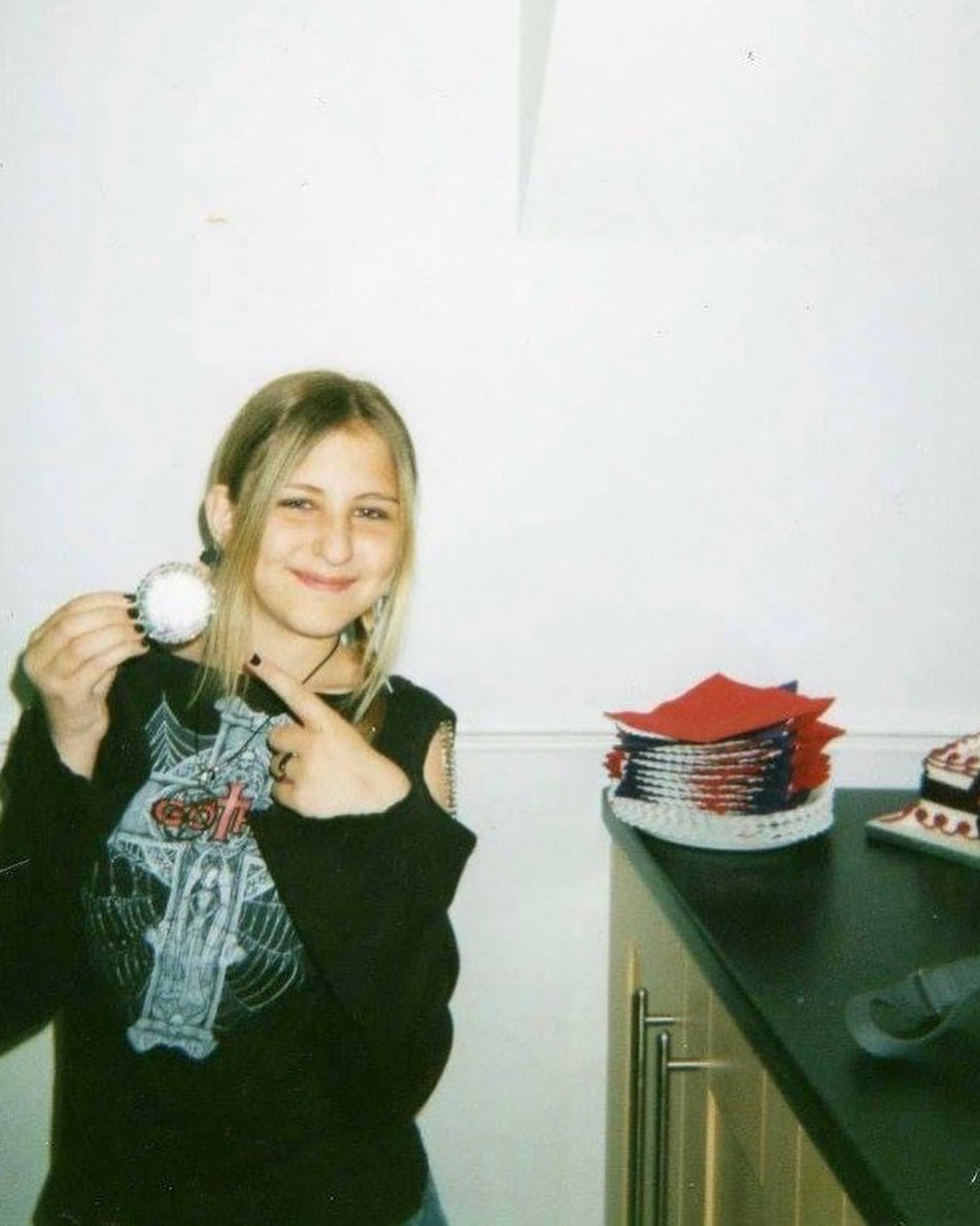 𝟭̲𝟯̲ ̲𝘁̲𝗼̲ ̲𝟯̲𝟭̲ ̲
Still fumbling my way through life - heres to chapter 31