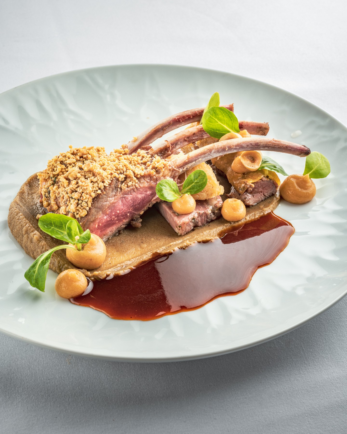 Agneau de Charlevoix 🐑
Aubergine, chutney de prune et sa purée, noisettes & jus d’agneau.
📸 @lyraphoto
#agneau #charlevoix #maitrecuisinierdefrance #gastronomy #gastronomie
#lesaintamour #gastronomiequebecoise #restaurantlesaintamour #restoquebec #foodies #quebecfood #vieuxquebec #alimentsQC #quebeccity #restaurantsaintamour #mangerlocal #mangerquebec #quebecfoodies