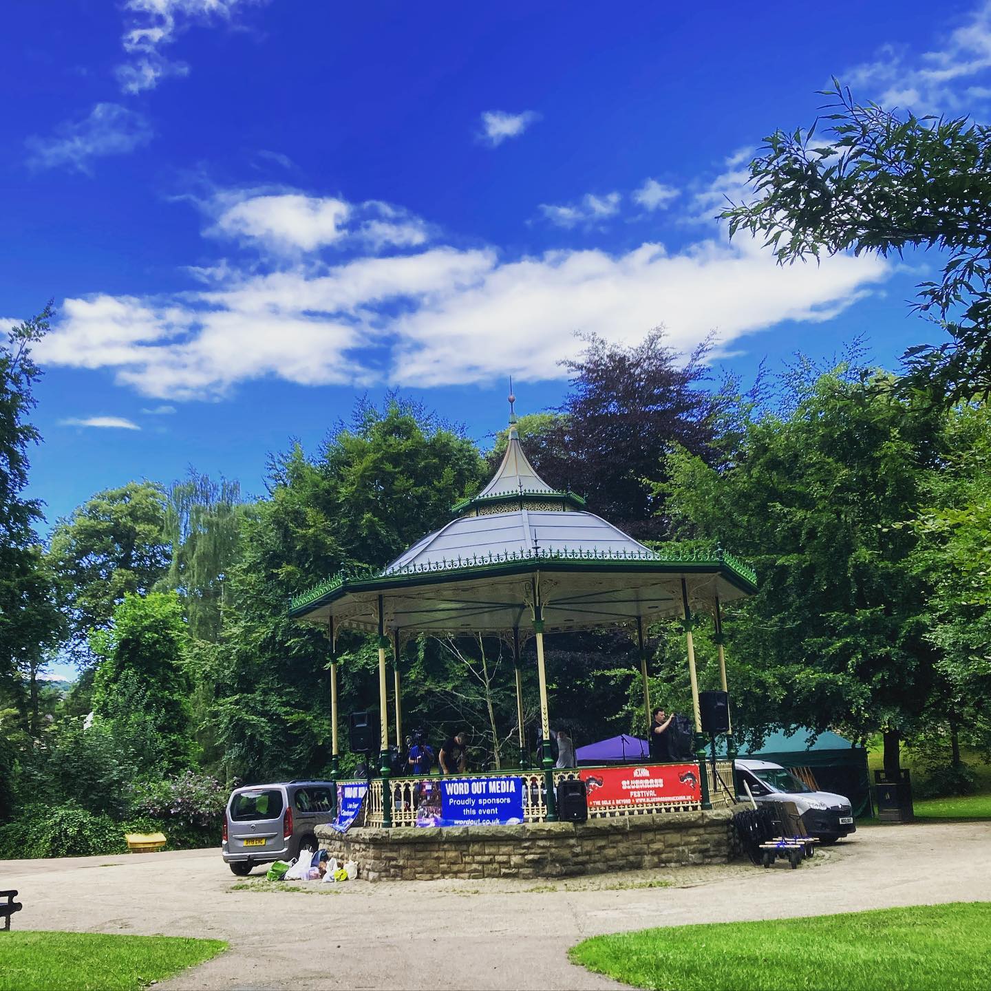 Day 2! Yesterday was incredible. We can’t wait to get the show underway again music starts at 12! Also the trains are running a regular Sunday service today so if you’re heading from Newcastle or Carlisle you can leave the car behind!
BUT if you fancy learning a bit of bluegrass yourself then head down to @coremusiccic for 10:45 this morning and you can take part in the Slow and Steady workshop session and learn your first bluegrass song!
