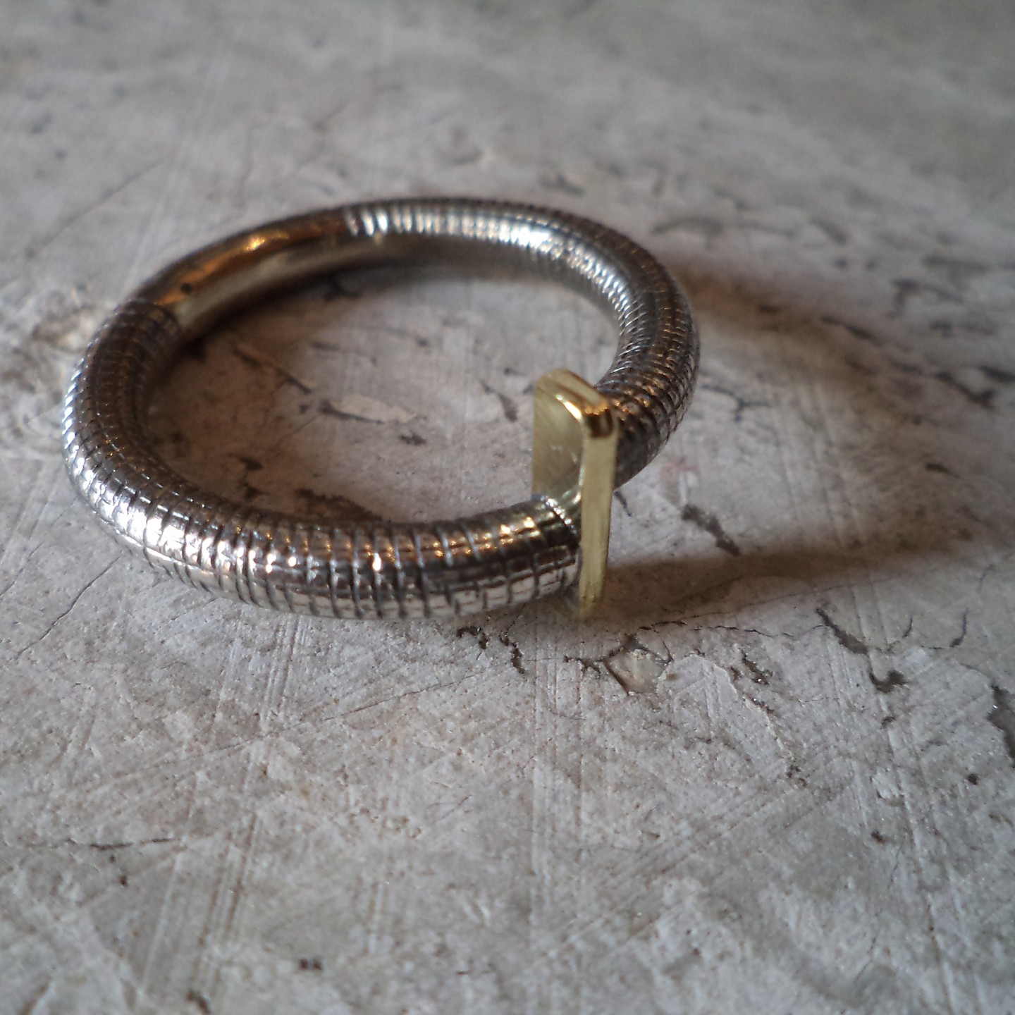 ring | silver | gold
camara.nafplio.greece
#camaraworkshop #nafplio #greece
#jewelry #handmade #moderndesign
#silver #gold #designjewelry #art #ring
