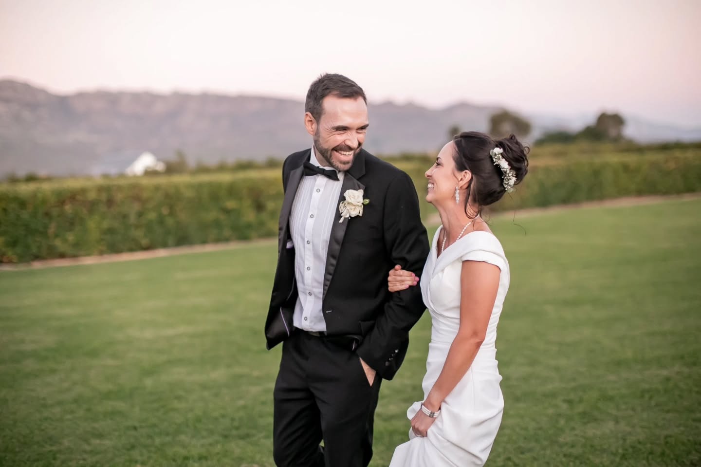 Hugo & Chandre //
Smiles that'll last a lifetime, authentically captured by @jessiedebruinphotography 🤍
Venue: @olijvenkraal
Coordination: @curated.by.carla
Event staffing: @pepa_events_staffing