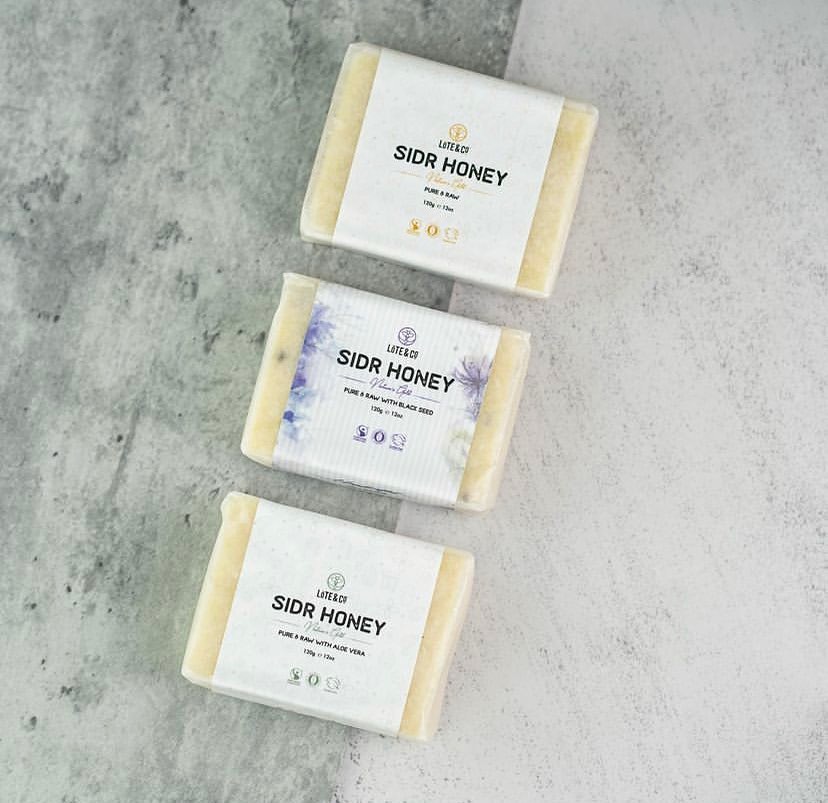 š°ļø Aging is a fact of life and looking your age is not. From baby-soft to mature, our skin evolves. Wrinkles, sun damage, and sagging can sneak in, but with proper skincare, we can slow down time's impact.
Don't wait until it's too late to nourish your skin! āļø
.
.
.
.
.
.
#AgeWithGrace #SkincareEssentials #TimelessBeauty #soaps #naturalsoaps #honeysoap #honeyskin #skinhealth #alsaeedco #onlineshopping #skin