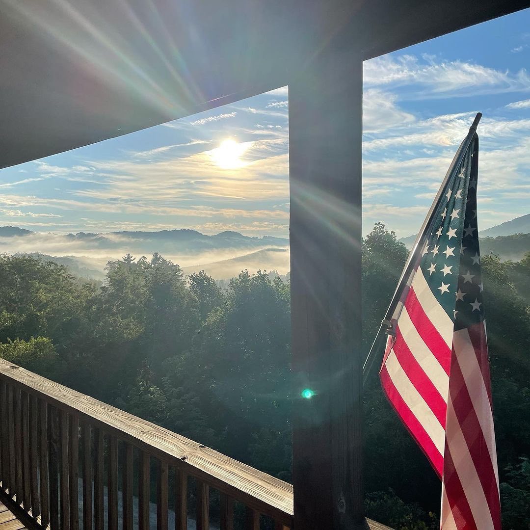 Good morning from the front porch of Wildwind Boone, NC .
.
.
#boonenc #boonencweddings #boonencdestinationwedding #destinationwedding #mountainwedding #mountaingetaway @boone.nc @exploreboone #exploreboonearea #exploreboone