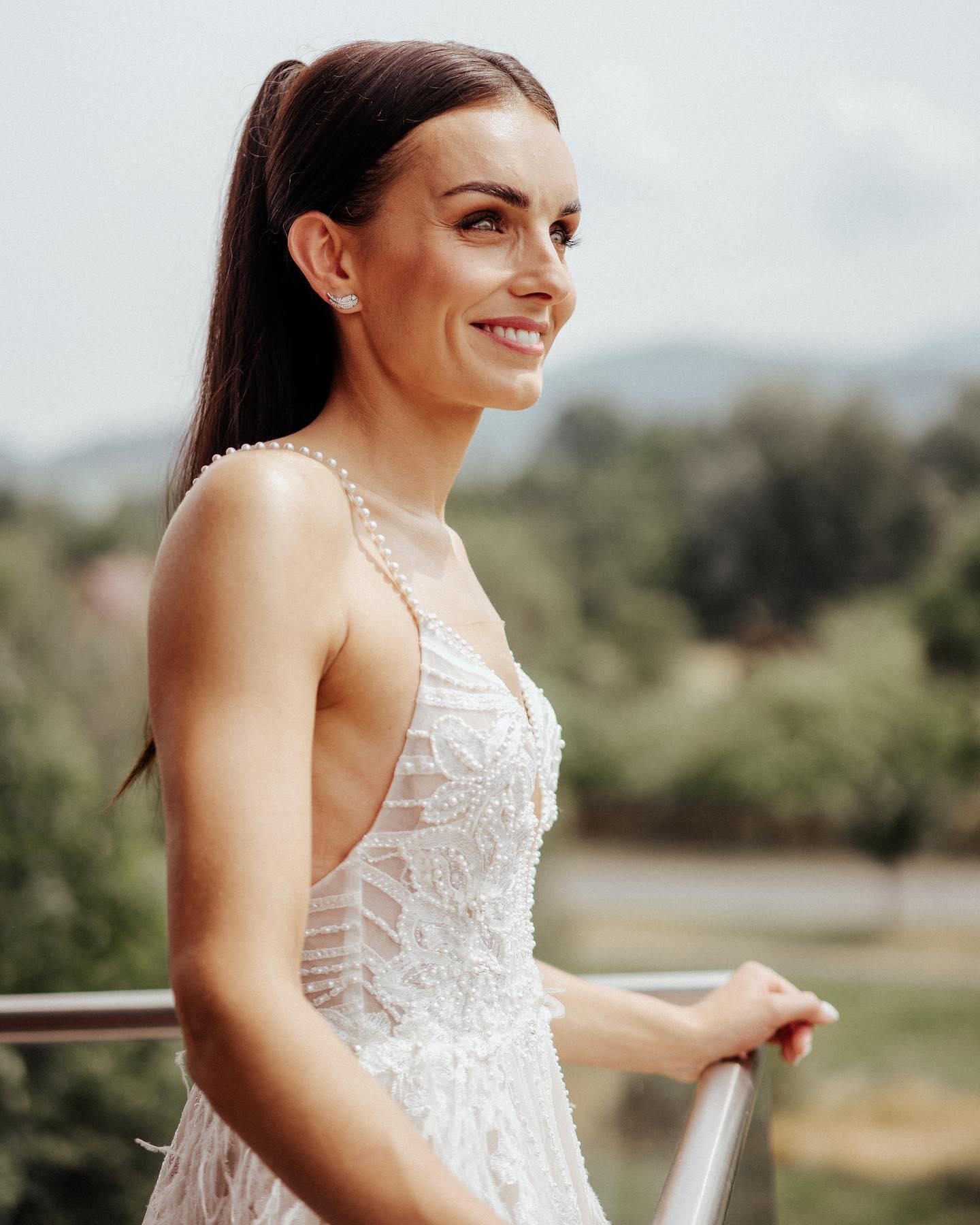 Nevěsta Taťána:)
a svatba v @hotelvitality
@tatana_husak_koppanova
#svatba #svatebnisaty #svatebnifotograf #svatebniinspirace #svatebnifoto #wedding #weedingdiaries #bridepreparation #bride #ostravice #svatebnimisto #love #laska #fotograf #fotografostrava #weddingphotographer #svatbavbeskydech #sonyphotography #sonygangcz #hotelvitality #svatba2023 #weddingday #weddingphotography #flatlay #weddingrings