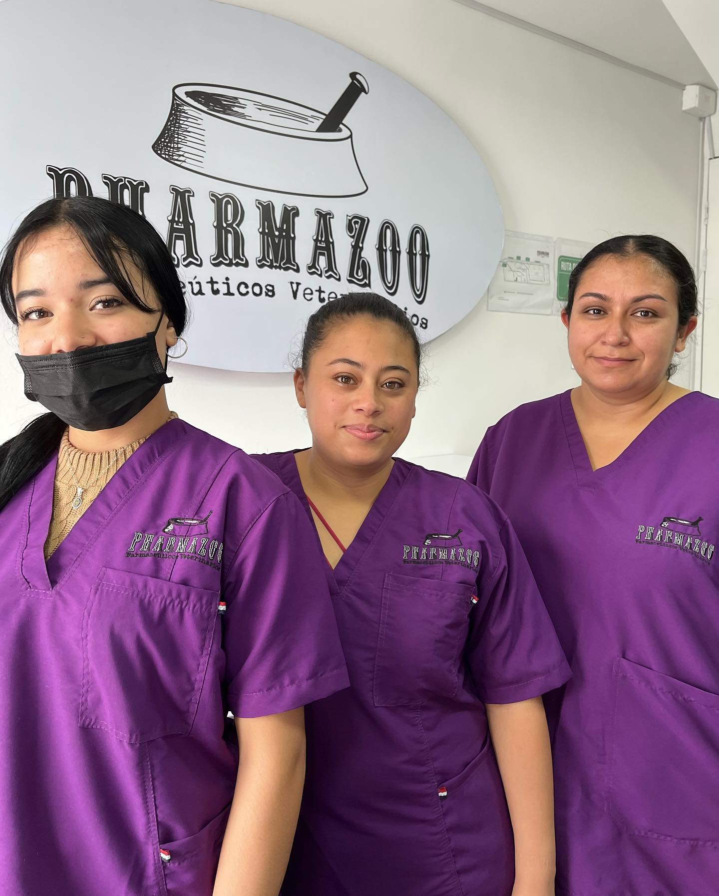 Parte de la familia Pharmazoo. Son ellas las que tanto aman a los peluditos, gracias 🙏🏼
.
Envíanos tu fórmula, nosotros la preparamos y tu peludo la disfruta mientras se recupera.
@pharmazoo.com.co
.
.
.
#magistralesveterinarios #medicamentosperronalizados #pharmazoo #medicamentosmagistrales #laboratoriomagistral #medicamentosveterinarios #formulasmagistrales #veterinariabogota #perrosbogotá #mascotasbogota #perrosbogotanos #cushing #sindromedecushing #enfermedaddecushing #trilostano #veterinariosbogota #veterinarioscolombia #perrofeliz #amomiperro #noalmaltratoanimal #perrosbogota #perrosinstagram #perrosfelices🐶🐕 #perroscolombia #mascotascolombia #mascotasmedellin #mascotascali