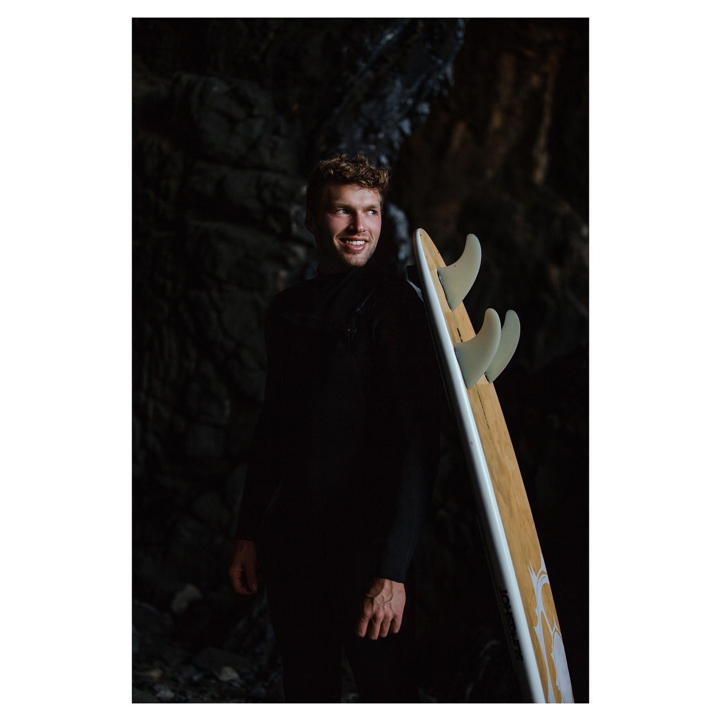 @mahulu.surf 📸
•
•
•
#brandphotography #fashionphotography #photographerfuerteventura #fuerteventura #sportphotography #watersports #wetsuit #neoprene