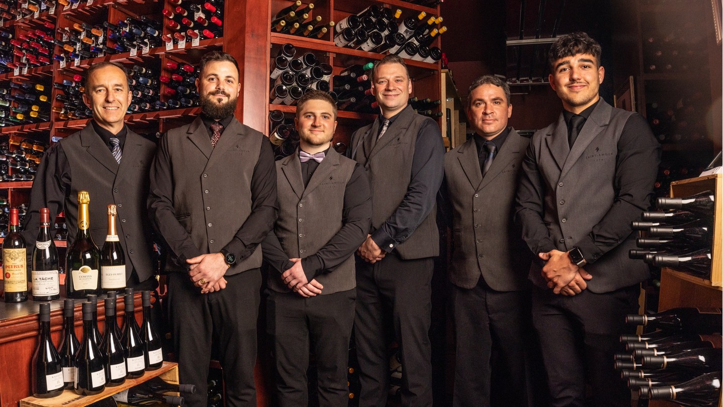 POSTE OUVERT
Le Saint-Amour recrute!
Le Chef Jean-Luc Boulay est à la recherche d'un(e) commis en salle.
-Les quarts de travail sont de mercredi à samedi et le restaurant est fermé du dimanche au mardi.
-Repas fourni par l'employeur
-Aucune expérience n’est requise nous te formerons sur place!
Les principales tâches sont de débarrasser les tables, préparer les boissons chaudes et dresser les tables en y disposant la vaisselle, les ustensiles et les verres
Vous êtes une personne vaillante, ponctuelle et persévérante? Vous aimez travailler en équipe et dans la bonne humeur ? Alors cet emploi est pour vous!
Appliquez dès maintenant en téléphonant au 418-473-5854
ou
Envoyer votre C.V. au delice@saint-amour.com
Au plaisir !
#resto #restaurant #restoquebec #emploiquebec #jobquebec #quebeccity #oldquebec #quebeccityfoodies