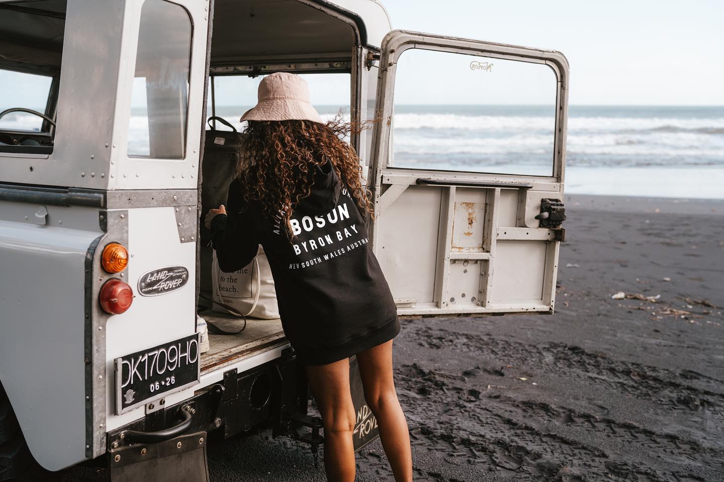 The weekend is nearly upon us.
Who’s going exploring?
#exploring #visitbritain #bali #landroverseries3 #landroverseries2 #landrover #balibeach #hoodie #organiccottonhoodie