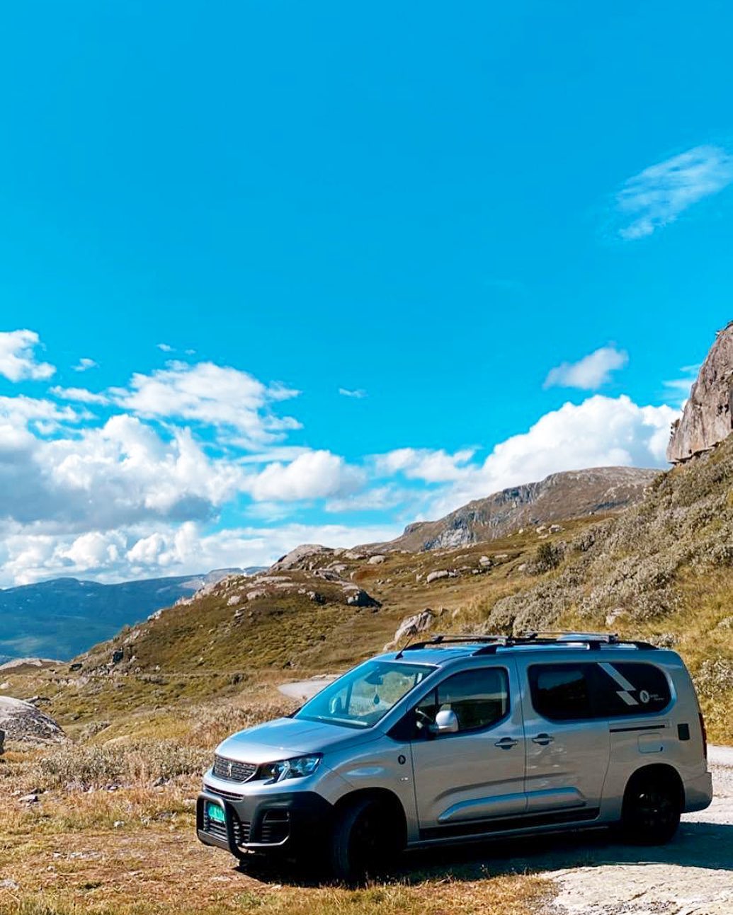 Would be a dream to wake up here.. 🥺🌤️
📍Røldal, Norway 🇳🇴
Do you want to experience this? Then book now through instagram, email or WhatsApp +4799449945 📲💻
🤫 We got -20% in September and October!
📸 Picture from our customers: @spazzaschlumpfine / @michellezehnder_byb
#vanlife #vanlifestyle #luxurylifestyle #explorenorway #exploreoslo #campervan #camperlifestyle #campervans #oslo #norway #campingtrip #luxurycamping #getaround #getaroundnorway #northernlights #northernnorway #booking #opplevno #lofoten #campr #utno #visitnorway #visitoslo #visitlofoten