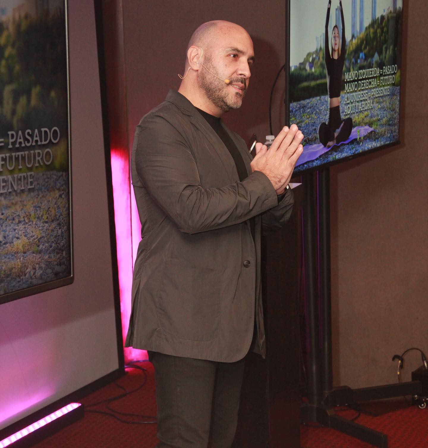 Gracias a todas las personas que me pudieron acompañar y escuchar mi conferencia @laenvolturayelregalo Gracias al @club51_mx , @somoswewow e @imaginacion_edushow Por esta alianza donde estamos presentando diferentes conferencias de gran relevancia para los socios del club e invitados especiales.
Solo puedo sentirme agradecido y feliz por el resultado.
Fotografías de @joromora_mx