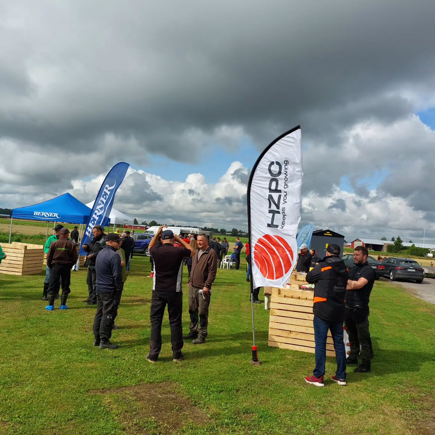 Lajikekokeisiin tutustuttu Lapväärtissä ja Jepualla! Iso kiitos kenttäpäivistä järjestäjille, yhteistyökumppaneille ja kaikille vierailijoille! 👍 Olipa mukava tavata! Lajikekokeista myös arvokasta tietoa yksittäisten lajikkeiden suoriutumisesta, tärkeät tapahtumat monessa suhteessa! 👌💯