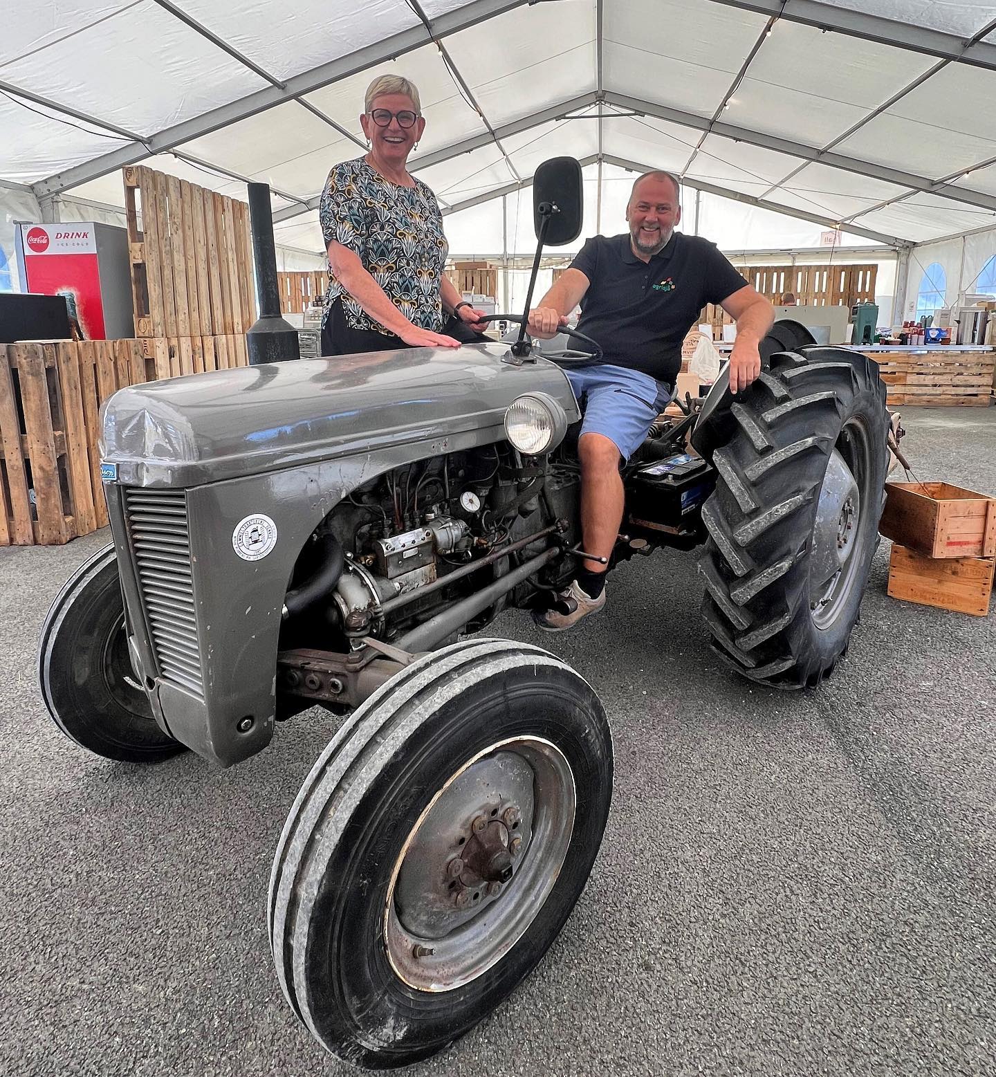 Ordfører @eliarnstad er klar!💃 Messegeneral Jomar Ertsgaard er klar!🕺 Er DU?!🤩 I morgen klokka 10.00 åpnes nemlig #Agrisjå2023🌱🥳