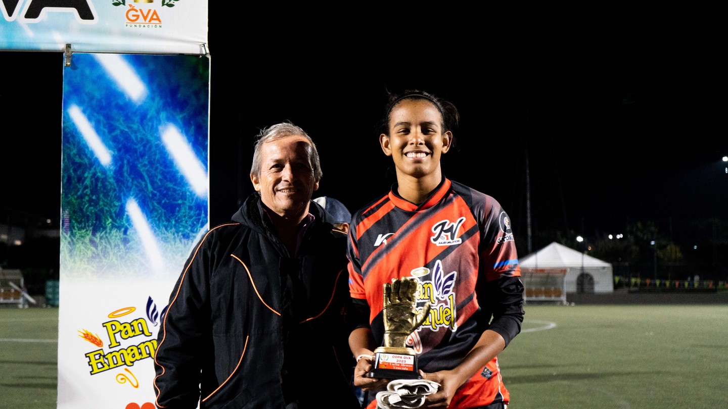 La valla menos vencida se la lleva @zdre_gk 💪🏼🔥que buen desempeño vimos de esta gran portera en todo el transcurso del torneo!!! Felicitaciones.🎉
@sport1ens
@panemanuelbogota @deportescompensar @balonesgolary @vivetvcolombia @gatoradecolombia
#juntoshacemosunmundomejor #futbolfemenino #futbol #femenino