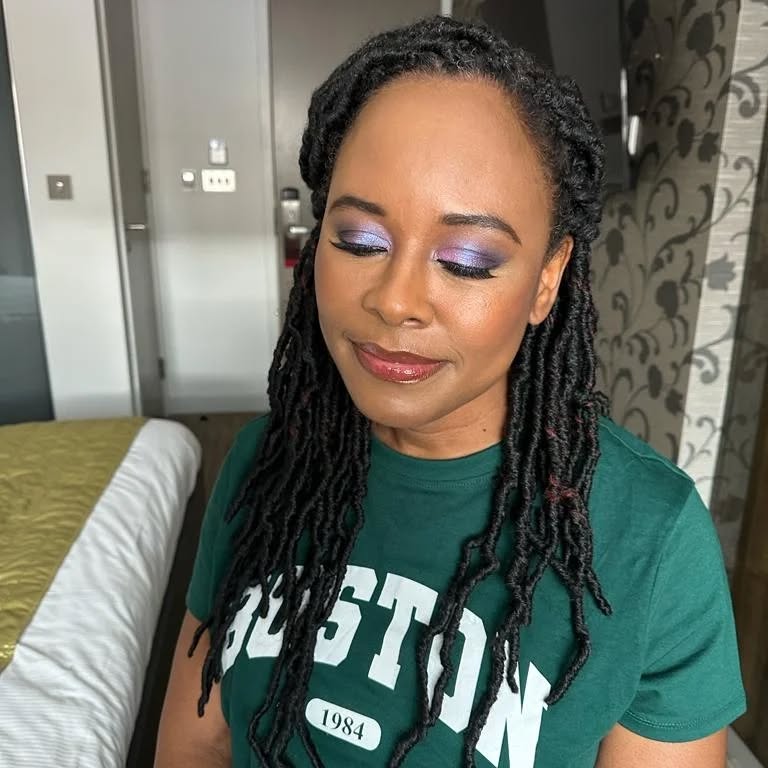 Loving a good glowing glam makeup and especially when a client give me full freedom on using different colours! Here is Yemisi 💜🥰
🎨Using my favourite eyeshadows @viseart and @patmcgrathreal
✉️ Would you like to get your glam makeup too? I still have some availability in September! Book your slot now ✨️
#glammakeup #glowingskin #naturalskin #naturalbeauty #miriamspanumakeup #yourbridalglam
