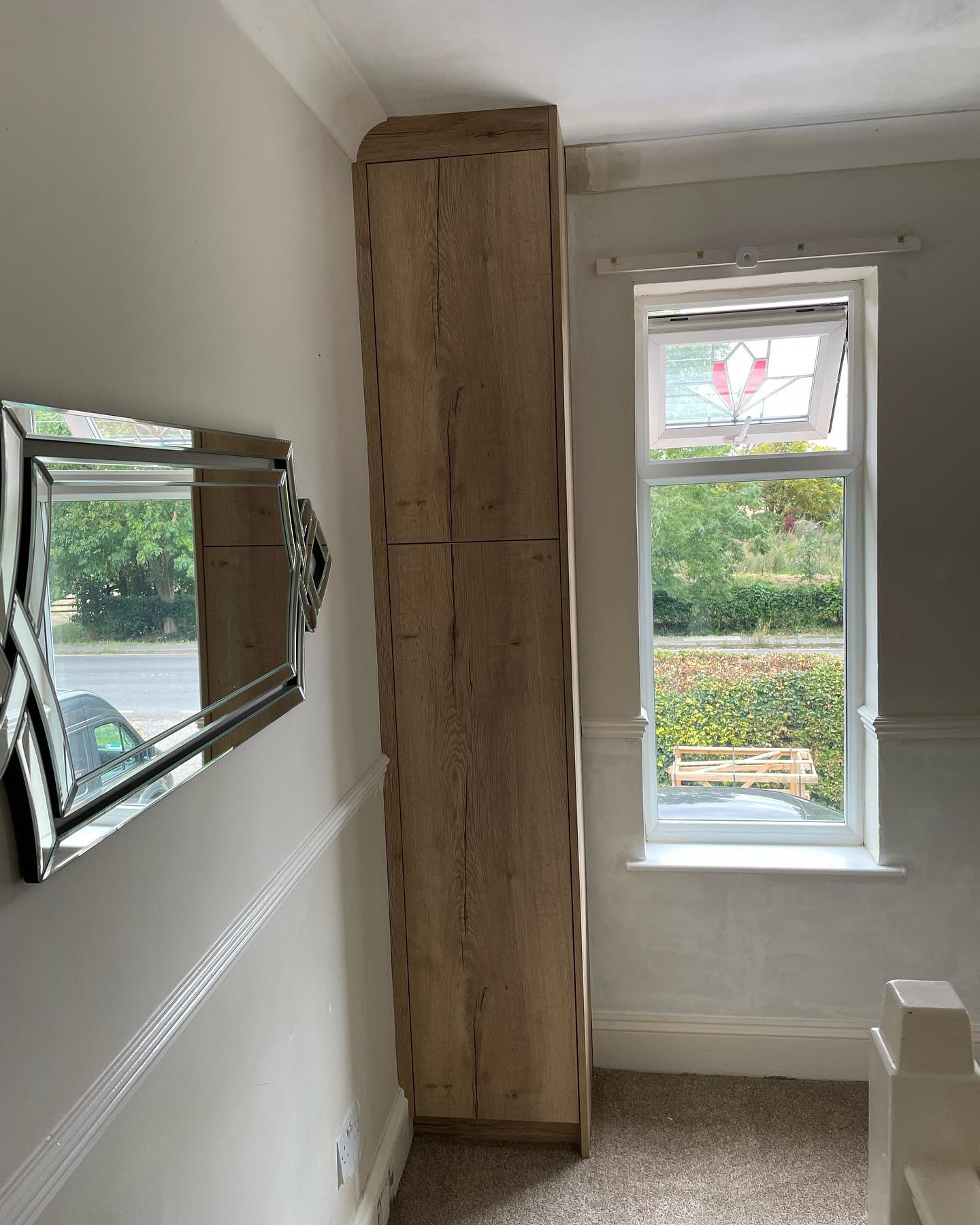 Nice @eggeruk Halifax oak unit installed around one of @lukesparky fuse boards.
Bespoke unit with touch to open tip on doors.
#egger #oak #bespoke #fuseboard #madetomeasure #ashwoodkitchens