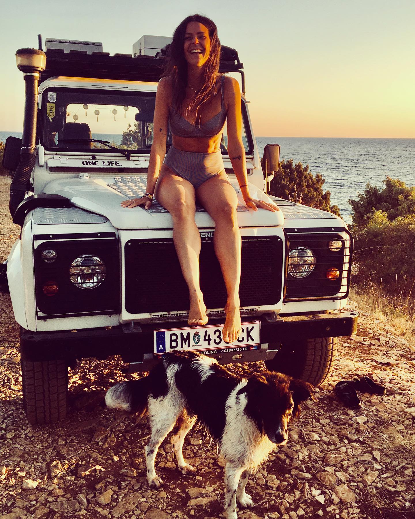 <<><<><<><<><<><<><<><<><<><<><<
Living the Life you love.
Freedom means living as you choose, with your wings and heart open, able to direct your reality as you want.
<<><<><<><<><<><<><<<<<><<><<><<
#purerawsimple#defenderlove#defender#4x4#sea#island#defenderdog#bordercollie#love#soulmate#freedom#wild#travel#globetrotter#nomad#