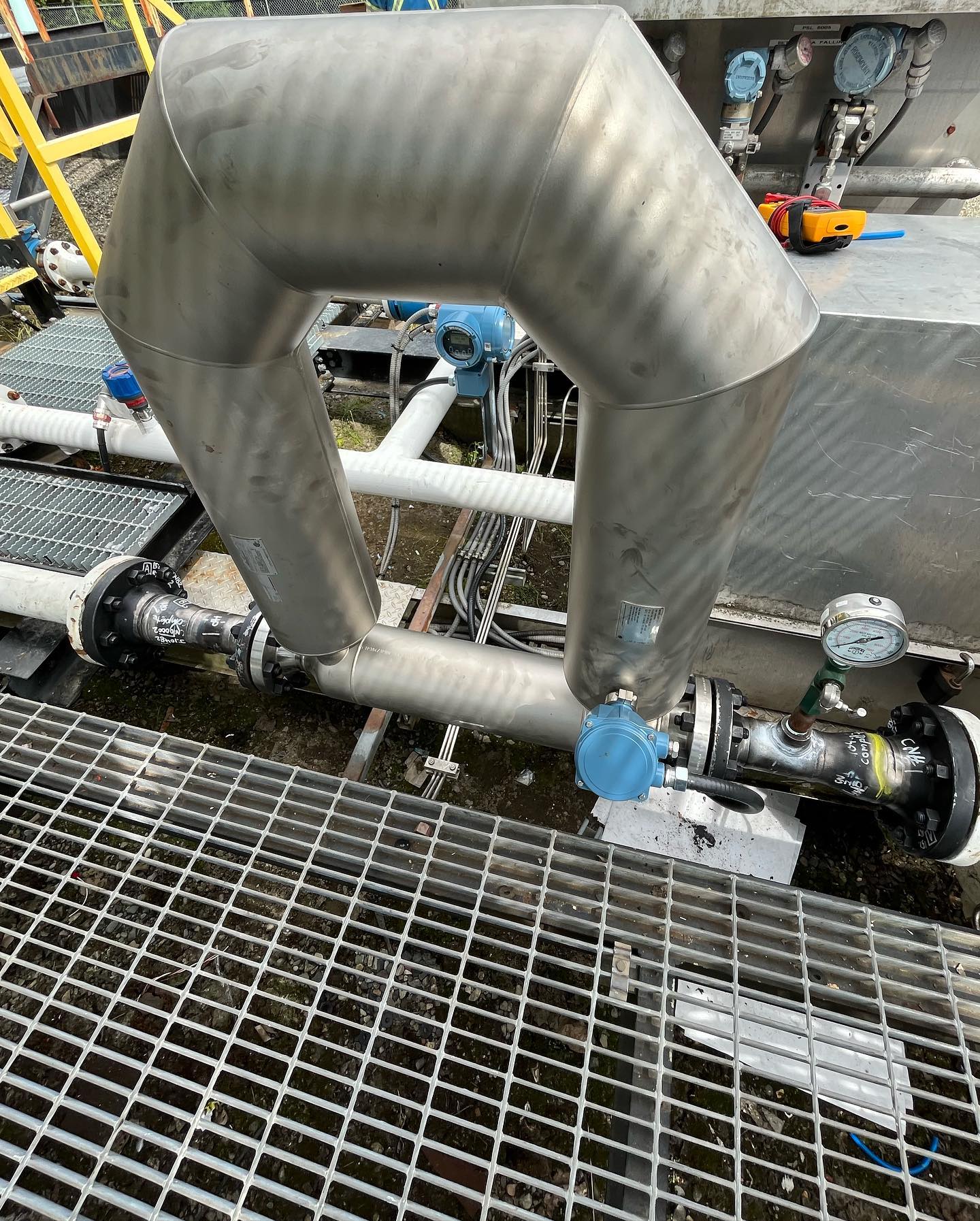 🟦We do piping installs and spool fabrication. Learn more at interiorindustrial.ca (link in bio)🟨