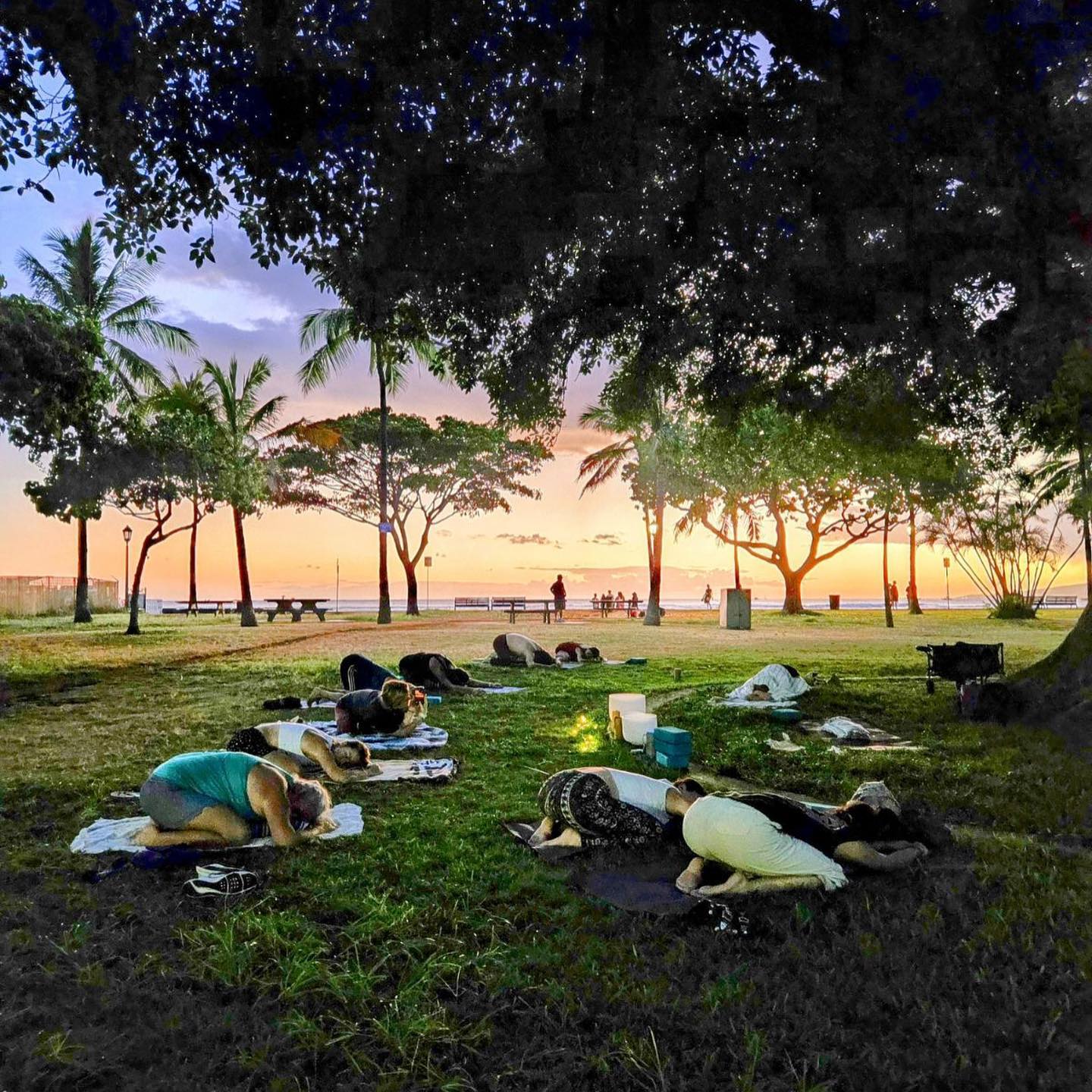 Thursdays are for RELAX & RESTORE yoga with Sound Bath by @emilymoon0309 ✨
.
Join her incredibly grounding and soothing class! To RESERVE visit the link in our BIO! 🙏🏼