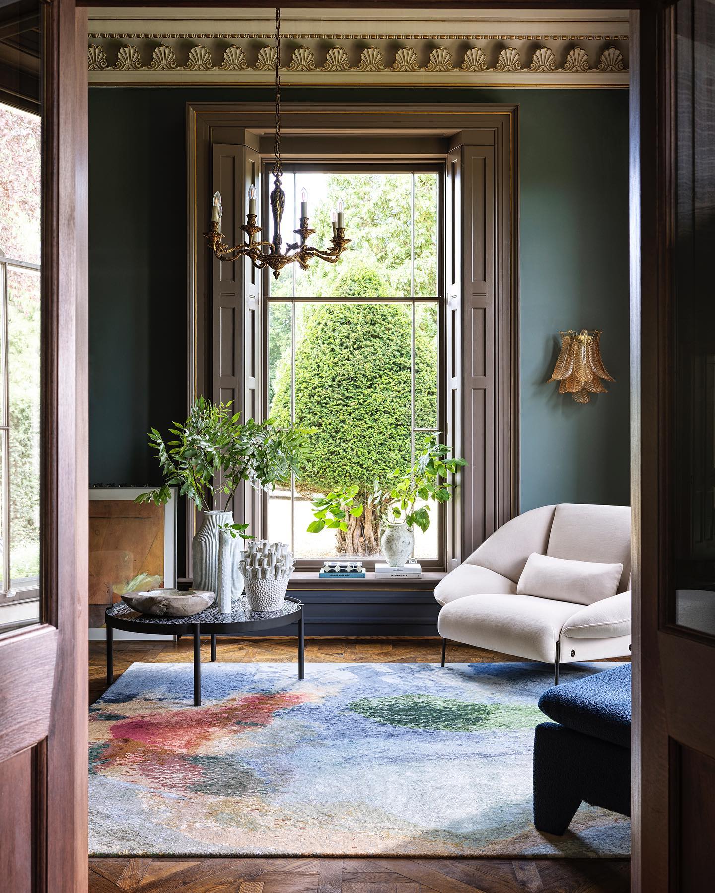 Loving this new range of stunning, hand-dyed rugs made from Tibetan wool and Chinese silk. A collaboration between Knots Rugs and the artist Natascha Maksimovic.
Available in more than 38 different colourways, the collection will launch in London at Decorex, 8-11 October.
Anyone else coming to Decorex this year? I’m hoping to be there. I love catching up with the latest innovations in the interiors world and feeling fully inspired for the season ahead 🏡🌈🏡
@knotsrugs
@natmaks
@decorex_international
Bringing a journalist’s eye for detail, nuance and story to copywriting projects for clients in the property and interiors sector.
#interiorswriter #propertywriter #copywriter #interiorsjournalist #contentwriter #copywriting #interiorscopywriter #interiordesign #designinspo #interiorinspo #interiors #luxuryinteriordesign
#interiorsblog #homeinteriors #homeinspiration #boldinteriors #colourmyhome #ihavethisthingwithcolour