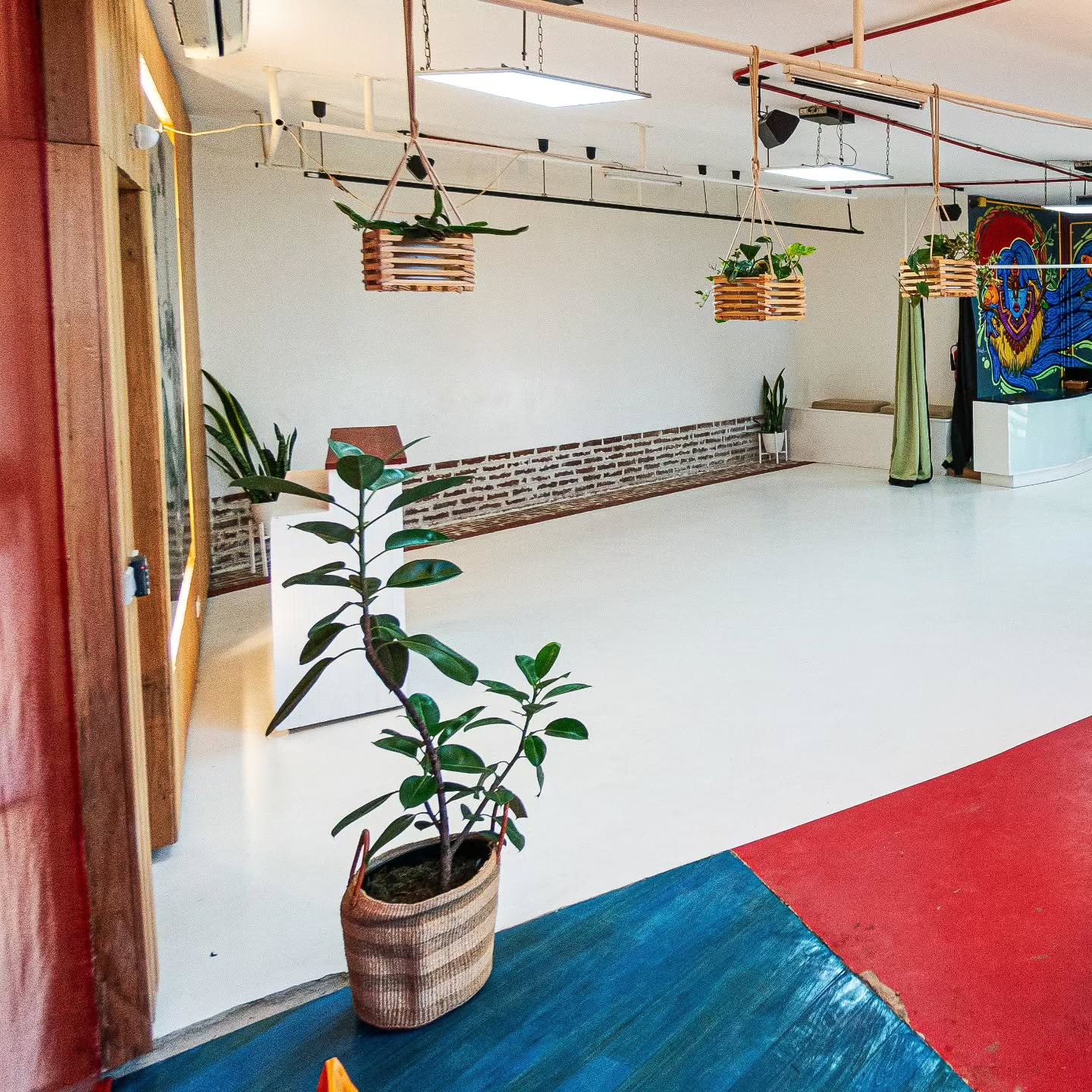 Looking for a venue to host a book launch, curate a listening party or hold a workshop? The #ShifteyeStudios in the heart of #Kilimani is just the place for you! #NairobiEvents #EventSpaces #CreativeEvents
Drop us a message to find out more! 😊🥂