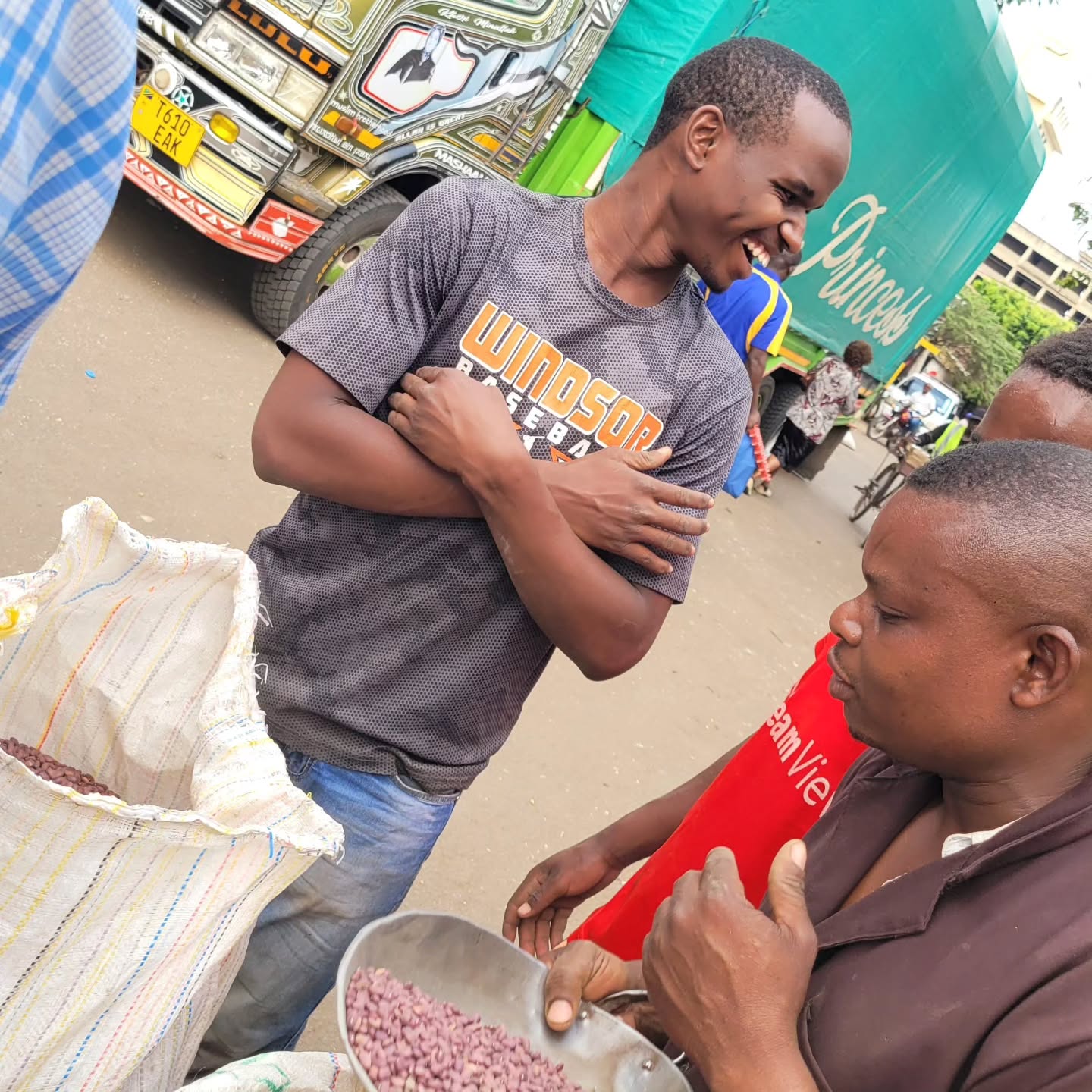 Wednesday, September 6th, we traveled to The Tree Church (the village of Moita) and Mama Pastors Church (the village of Laroy)
We got a call from the pastor asking for our help. Their crops did not do well this year. We were thankful to answer the call! We passed out 200 kilo of maze and 200 kilo of beans to total 440 lbs of each!!
On this trip, we were able to travel into the village of Laroy and give their village leader a bag of maze and beans.
We are thankful that the Lord is opening doors for us to be his hands and feet!
#ministry #Africa #travel
#village #prayer