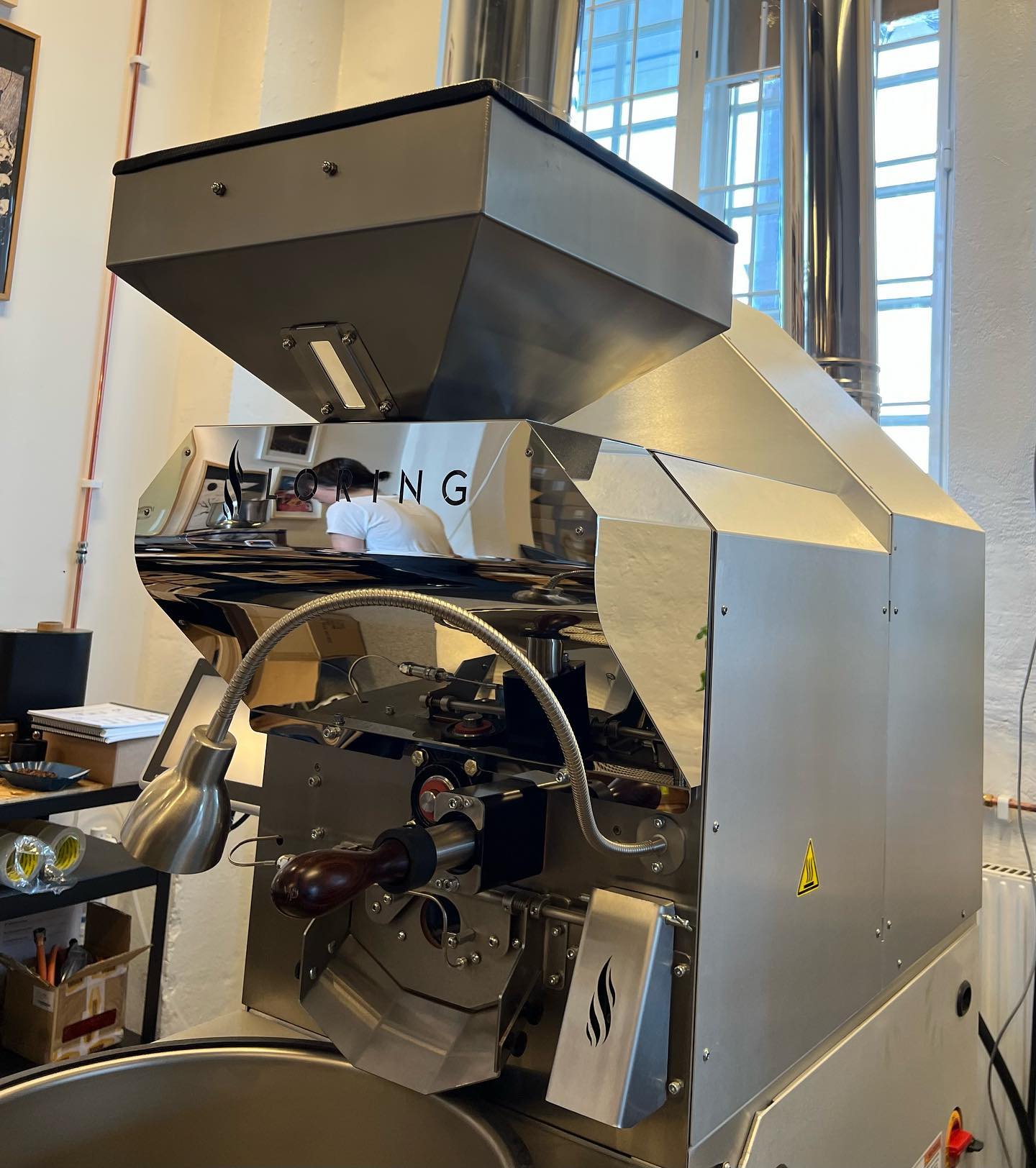 Våra vänner på @standoutcoffee tripplar kapaciteten med denna sjukt kompetenta Loring Nighthawk S7. Vi ska bara in en snabbis och förlänga avgasröret så kan de köra sen 👊👊👊👊