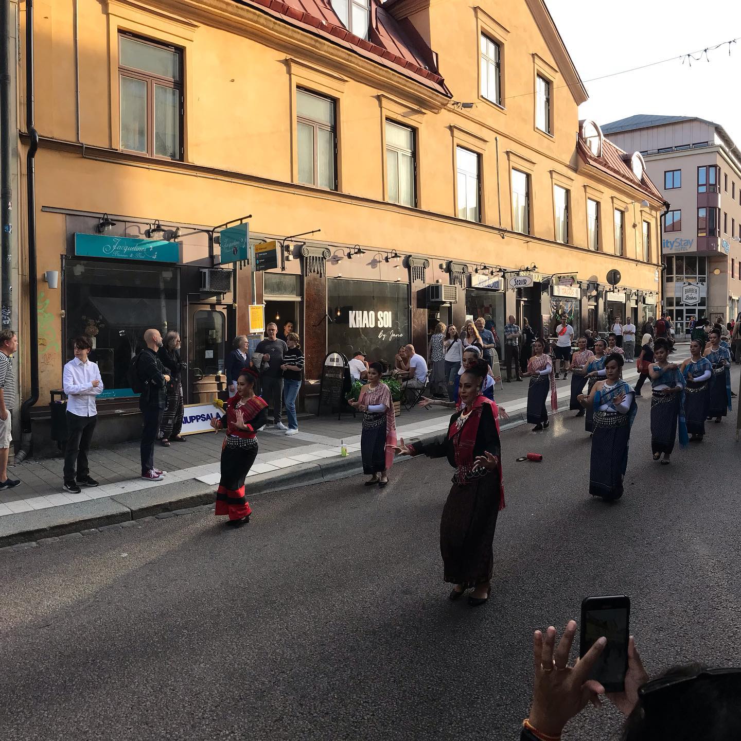 Gorgeous traditional Thai dancing by beautiful Thai ladies performed today @khaosoibyjane, thank you all ๐ โบ๏ธ #khaosoi #kulturnattenuppsala #september2023 #thailand #thaidance #uppsala #thaifood #asian