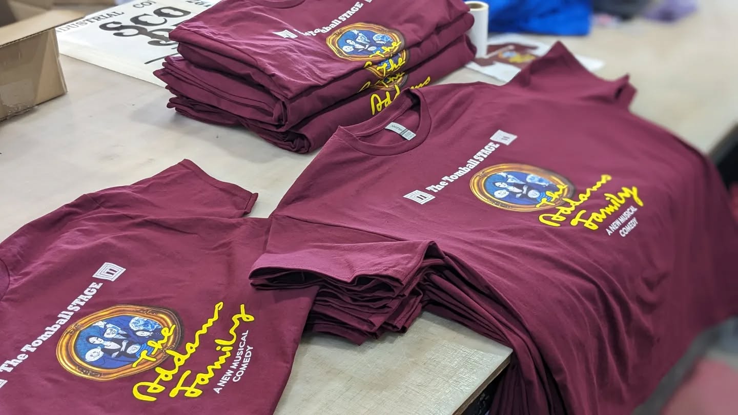 live from the press, in our story, down to a high end product on a cost effective garment. CYMK Process + base.
#cultureapparelstudio #cultureafterdark #youlookreallygoodinthat #screenprinting #productionprints #rushordertees