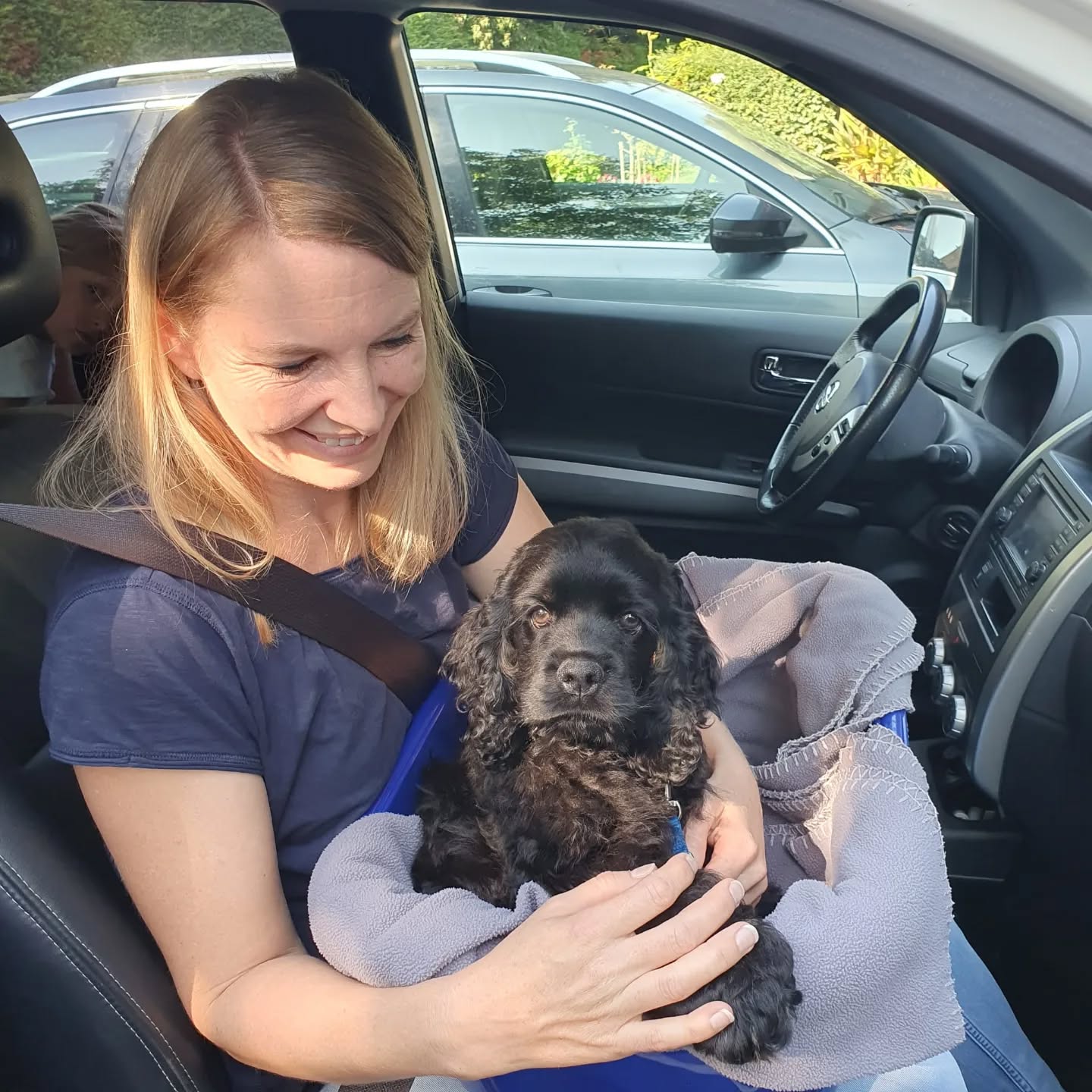 Emma durfte bei ihrer neuen Familie einziehen. Wir freuen uns für sie und wünschen den neuen Besitzern ganz viel Freude mit ihr!