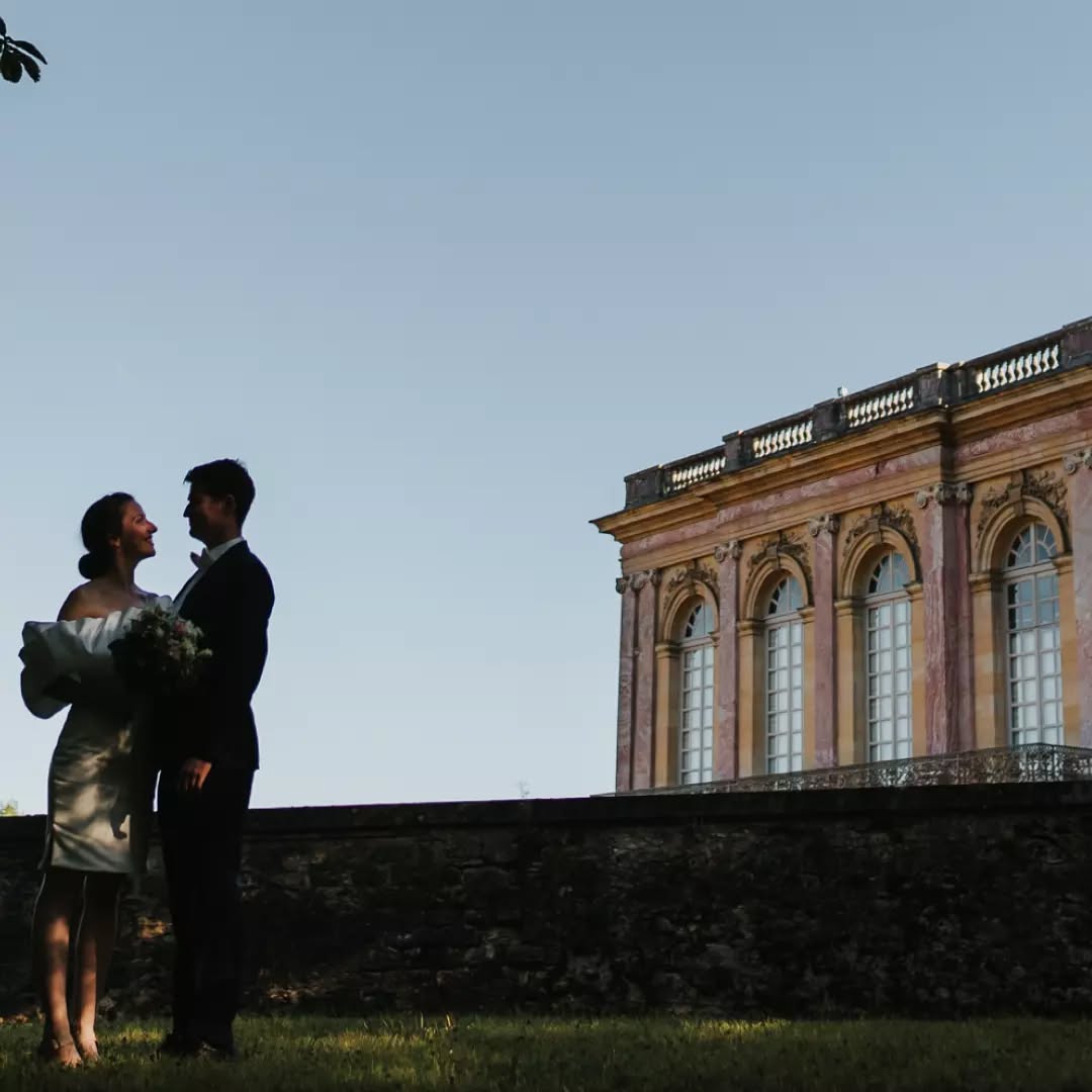 Lendemain de mariage, on se retrouve au château de Versailles aux premiers rayons de soleil
.
.
.
#chateauversailles #chateaudeversailles #versailles #versaillesmaville #mariageversailles #mariagechateauversailles #trianonversailles #grandtrianonversailles #photographemariageversailles #photographeversailles #seancecoupleversailles #seancephotocouple