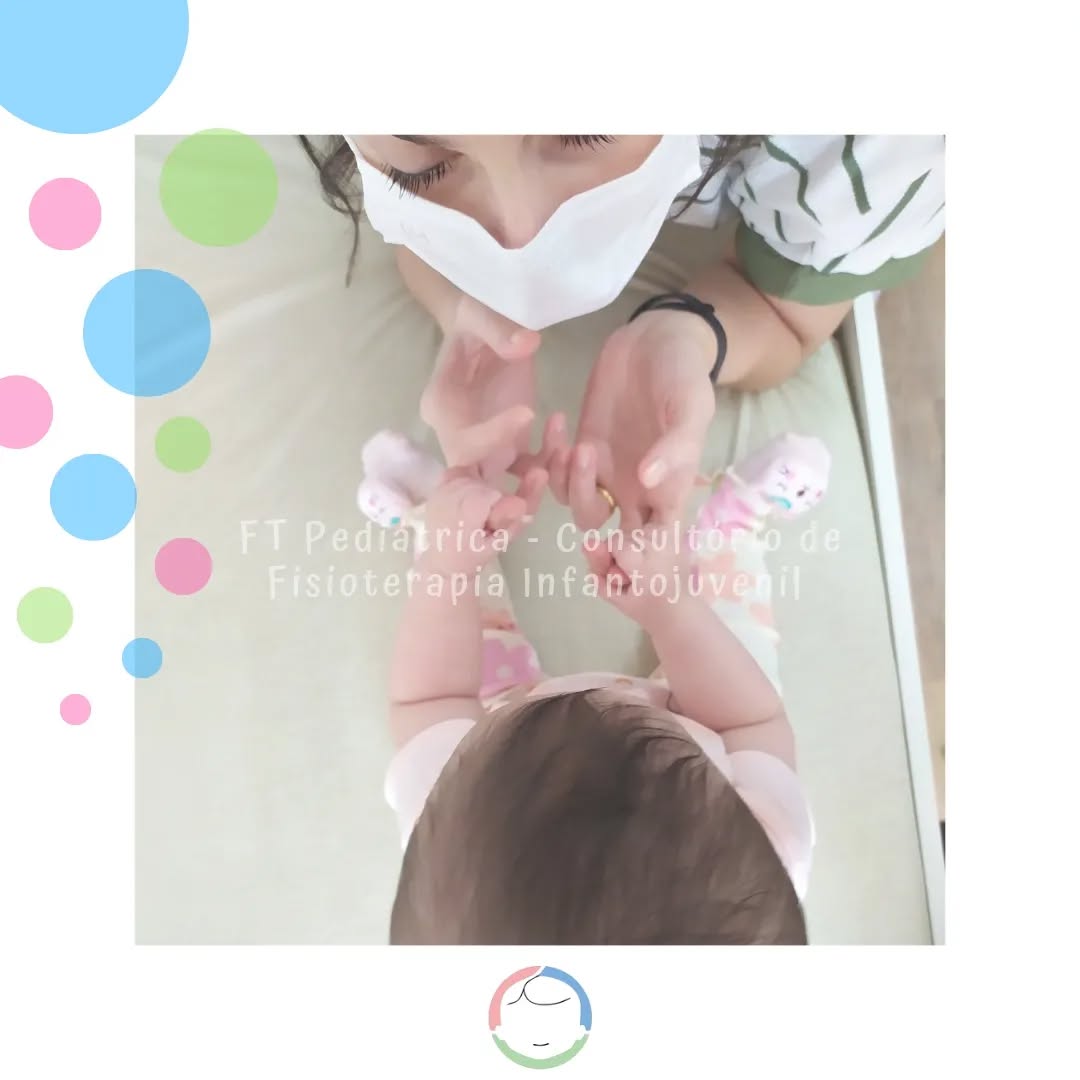 "...que o teu afeto me afetou é fato..." (OTM)
Correndo o rolo da câmera me deparei com essa imagem... mãos que representam tanto! Carinho, confiança, segurança, esperança, alívio...AFETO!
Gratidão por ter essa profissão que me permite transmitir tudo isso através de minhas mãos... mas, principalmente, gratidão por todas essas mãozinhas que passam por minha vida! Cada caso é um novo desafio e um novo aprendizado, cada família é uma nova troca de experiências, vivências... Gratidão por todas essas mãozinhas que me afetam! ❣️