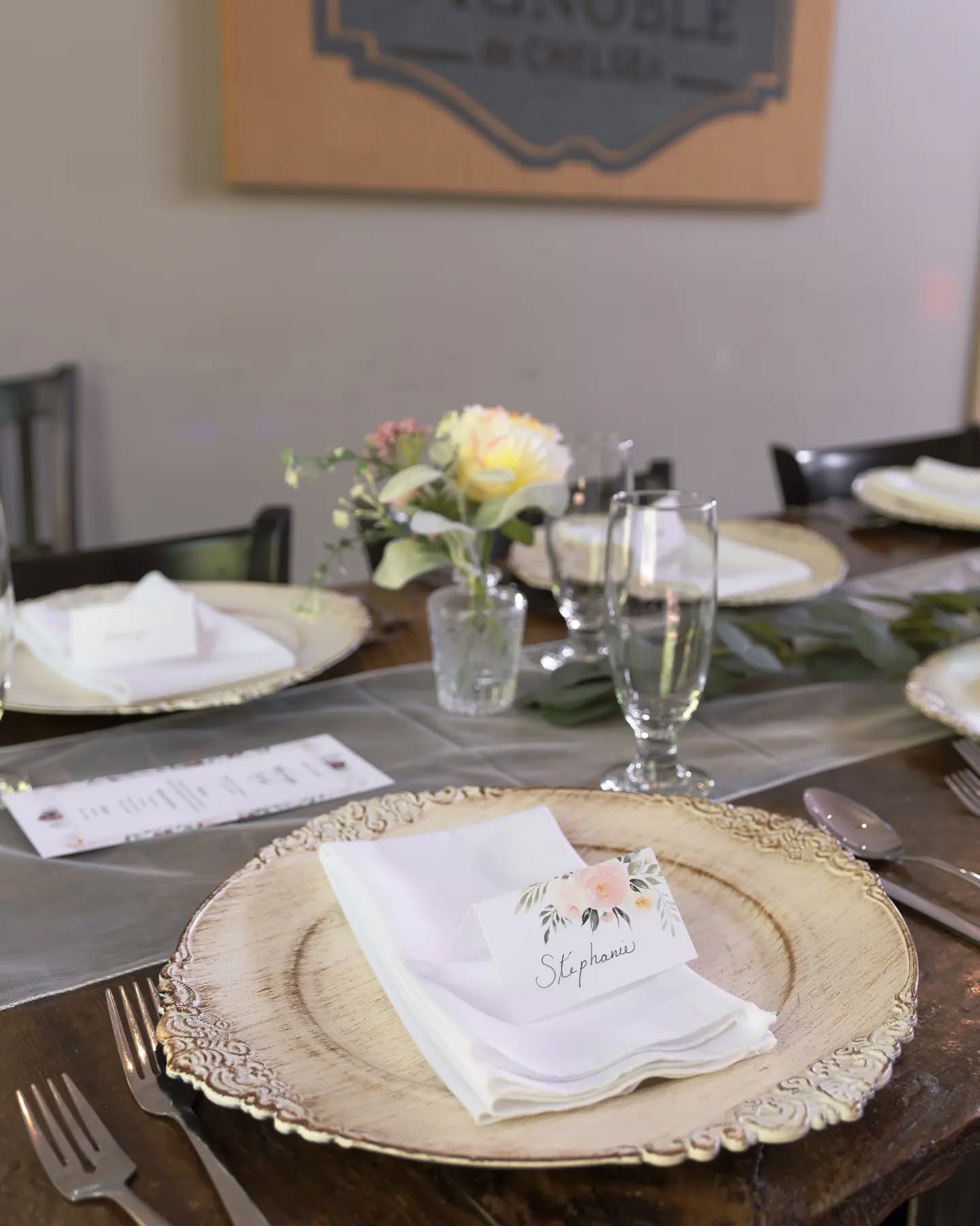 The decoration at the @chelseavineyardandsugarshack for the Myriam and Eric wedding was awesome 😁
La décoration de table pour le mariage de Myriam et Éric au @vignobledechelsea était magnifique.
#weddingdecorations #barnwedding #photowedding #decomariage #ottawaweddingphotographer #ottawacanada #photographerlife #filmphoto #weddingdetails #weddingstyling #photodaily #gatineauottawa #ottawagatineau #gatineauphotographer #photographer #vignobledechelsea #vignobledechelseawedding #loveofmylight #gatineauphotographer #weddingottawa #ottawaweddingshow #wedding2023 #weddingwednesday