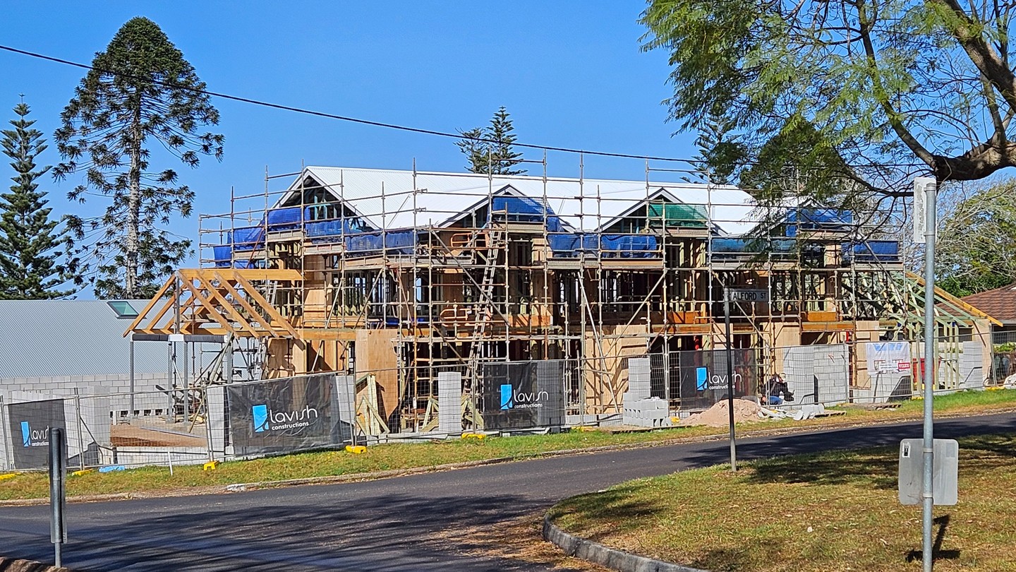 Lavish Constructions doing their usual great job. #modernhome #modernhouse #toowoombabuilder #toowoomba #darlingdowns #newhouse #newhome #buildingdesign #housedesign #homedesign #luxuryhouse #luxuryhome #countryhome #hamptonstyle #lavishconstructions