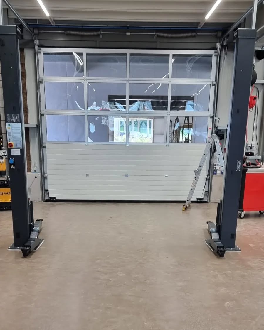 Die neue Garage nimmt Form an. Egal ob Service oder Radwechsel, wir sind ab sofort bereit für dein Auto.