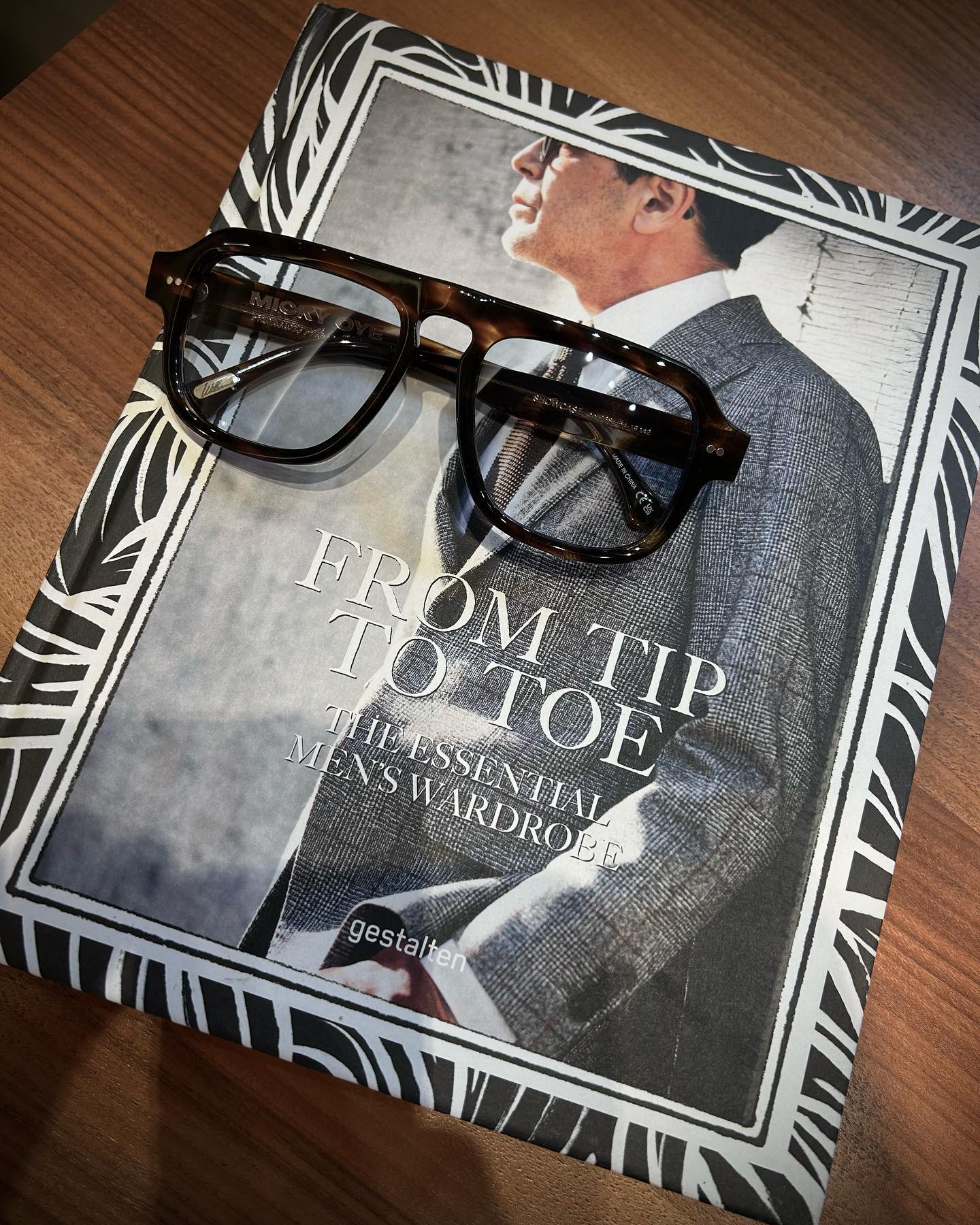 Have you already seen the prescription frames we did in collaboration with Berlin based Label @micky_oye ? Weather combined with your favorite Aloha-Shirt or a classic suit - they make always a perfect match.