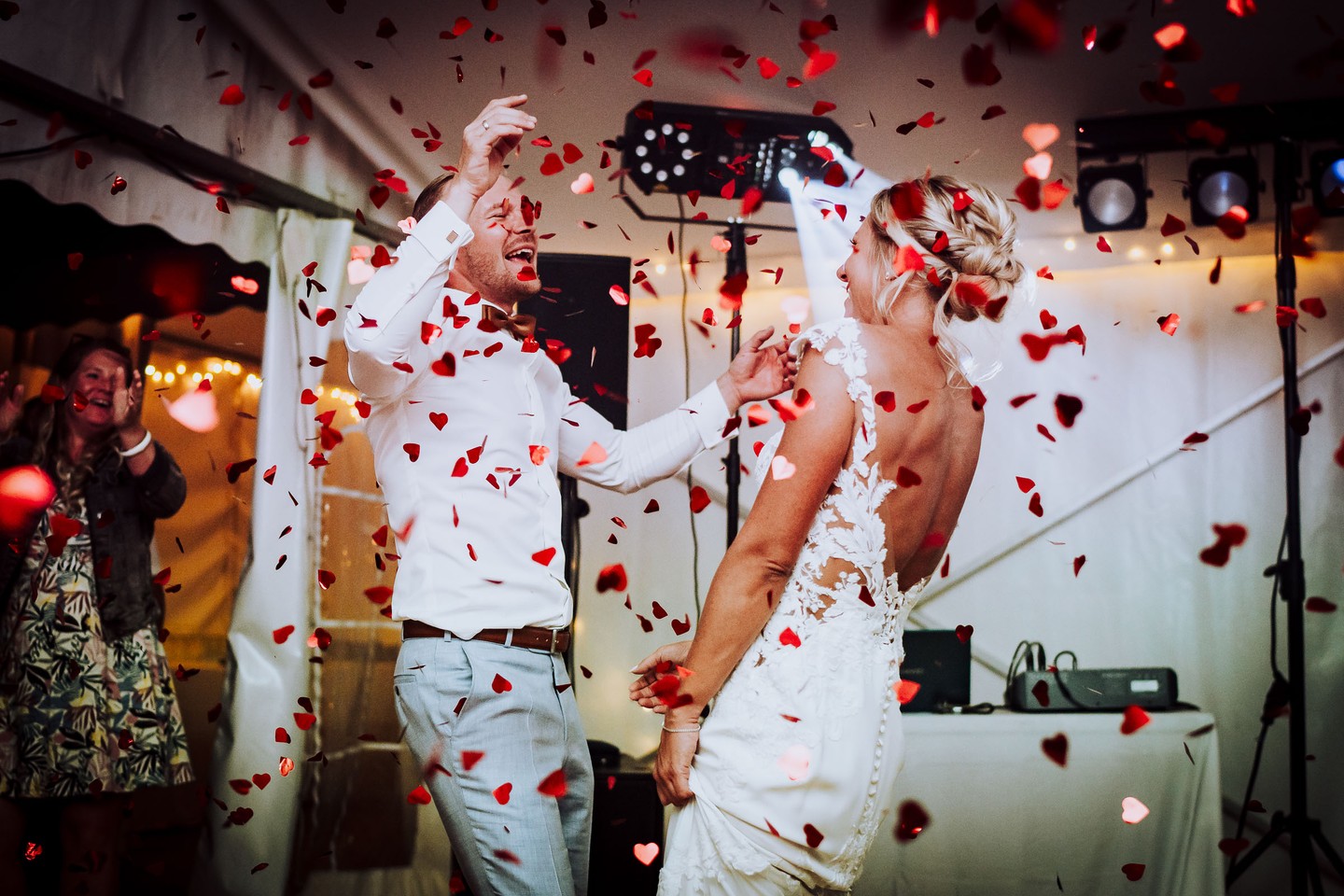 Hochzeit von Ann Sophie & Alex..
#hochzeitsfotos #hochzeitsfotograf #hochzeitsreportage #weddingpics #weddingphotography #brautpaar #brautkleid #lookslikefilm #drohnenfotografie #hochzeitsfotoswürzburg #hochzeitsfotograffrankfurt #hochzeitsfotografiewürzburg
#hochzeitsfotografwürzburg #gettingready #groomsmen #hochzeitsfotosfrankfurt #storytelling #storytellingphotography #eröffnungstanz #firstdance