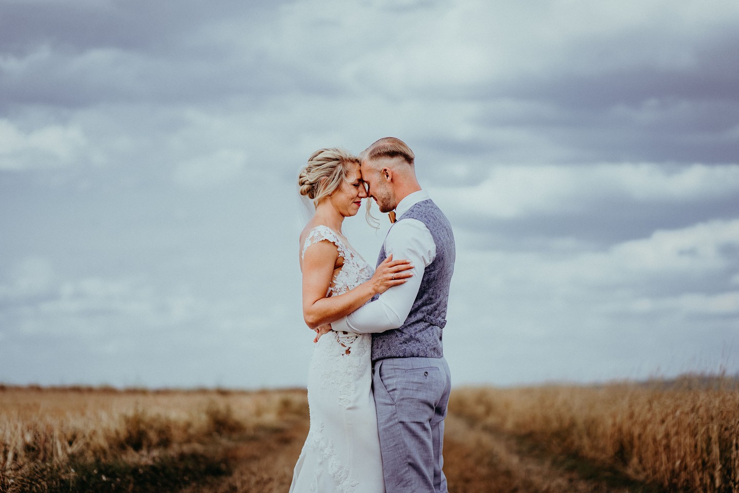 Hochzeit von Ann Sophie und Alex..
#hochzeitsfotos #hochzeitsfotograf #hochzeitsreportage #weddingpics #weddingphotography #brautpaar #brautkleid #lookslikefilm #drohnenfotografie #hochzeitsfotoswürzburg #hochzeitsfotograffrankfurt #hochzeitsfotografiewürzburg
#hochzeitsfotografwürzburg #gettingready #groomsmen #hochzeitsfotosfrankfurt #storytelling #storytellingphotography