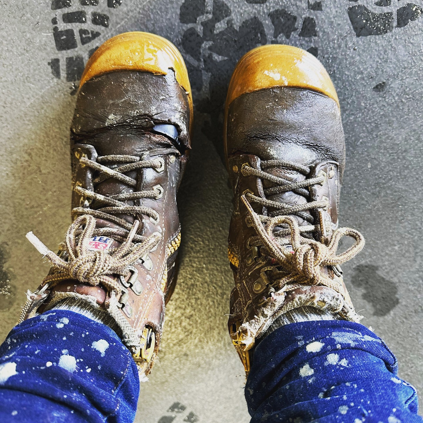 Glad my new boots are on their way, these ones have had the gong.