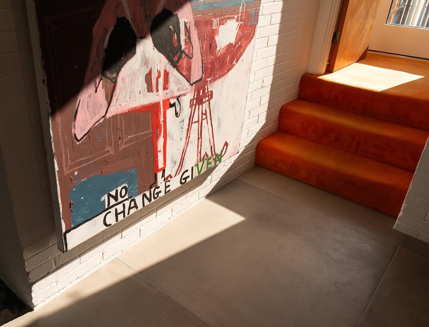 Nice bit of morning light coming into the space this morning, lighting up our latest addition to the permanent collection at La Roche - 'Pay + Display' by Richard Rainey @lookingforagifthorse
.
.
.
#contemporaryart #fauxnaive #fauxnaif #folk #folkart #gallery #artgallery #galleryhouse #matisse #henrimatisse #dannyfox #henrytaylor