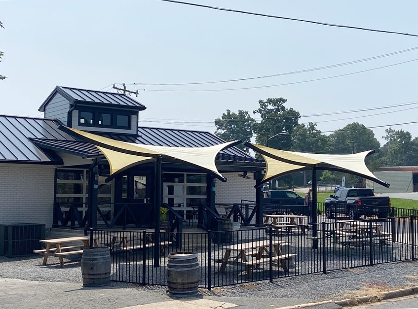 Our single standing “Charleston” shades at a brewery! Although summer may be over, the sun sure isn’t. Our shade structures provide weather relief all year around☀️
.
.
.
.
.
#shadesails #shadestructures #shady#outdoorliving #patioideas #backyarddesign #sundecks #poolshades #pergola #sunprotection #outdoorshades #shadeperfection #coolshade #backyardshade #outdoorshade #shadecanopy #northcarolina #eastcoast
#atlanticcoastshade #architecture #shade #explore #southcarolina #brewery