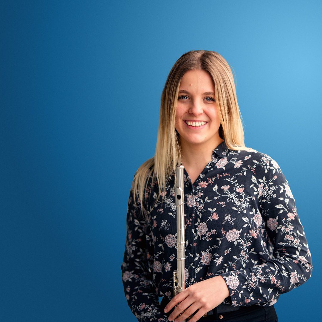 Trefft Valeria, den grossen Star unseres kommenden Konzerts! Als erfahrene Kammer- und Orchestermusikerin wird Valeria mit fünf weiteren Künstler:Innen in drei verschiedenen Ensembles Werke von Schubert, Weber und Spohr präsentieren. Für weitere Informationen und Tickets besuch unsere Website www.zkmg.ch
.
.
.
.
.
.
.
.
.
.
.
.
#Flutist #kammermusik #chambermusic #Schubert #kammerkonzert #klassischemusik #kulturzueri