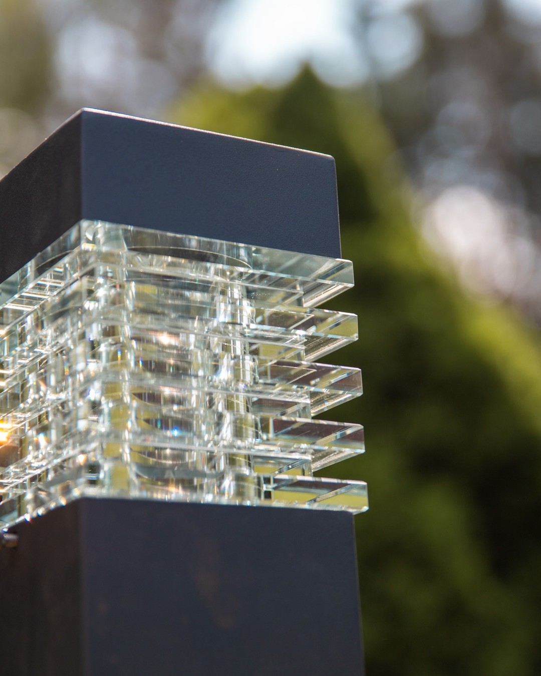 Pihavalojen päivitystä sähkösaneerauksen yhteydessä.
@paasiahotommi: 📷