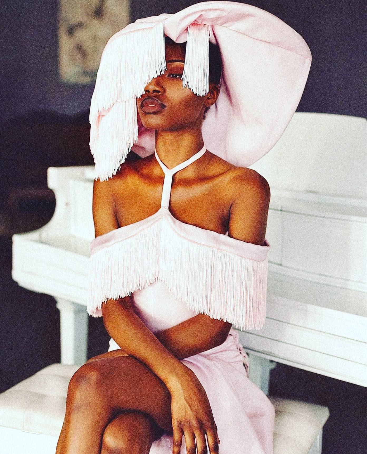 MEET THE BRAND : @eauddo -
Fabiola Oddo created eauddo in 2020, she wanted to revive hyper femininity and vintage aesthetic. Paradoxically she loves futuristic inspirations.
See her brand and more October 2nd in our Spotlight Fashion show in Paris.
#paris #fashion #pfw #parisfashionweek #spotlightfashion